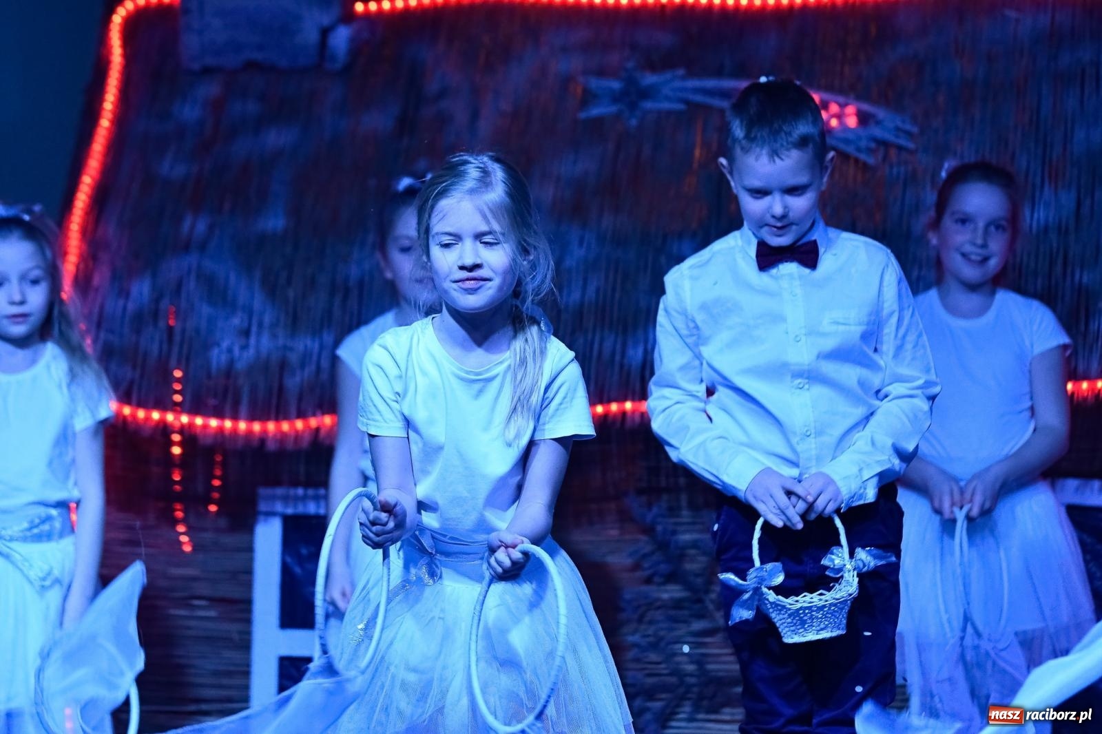 Zdjęcie w galerii na portalu naszraciborz.pl: Tłumy na kiermaszu bożonarodzeniowym w Pietrowicach Wielkich [FOTO i WIDEO] wiadomości z regionu