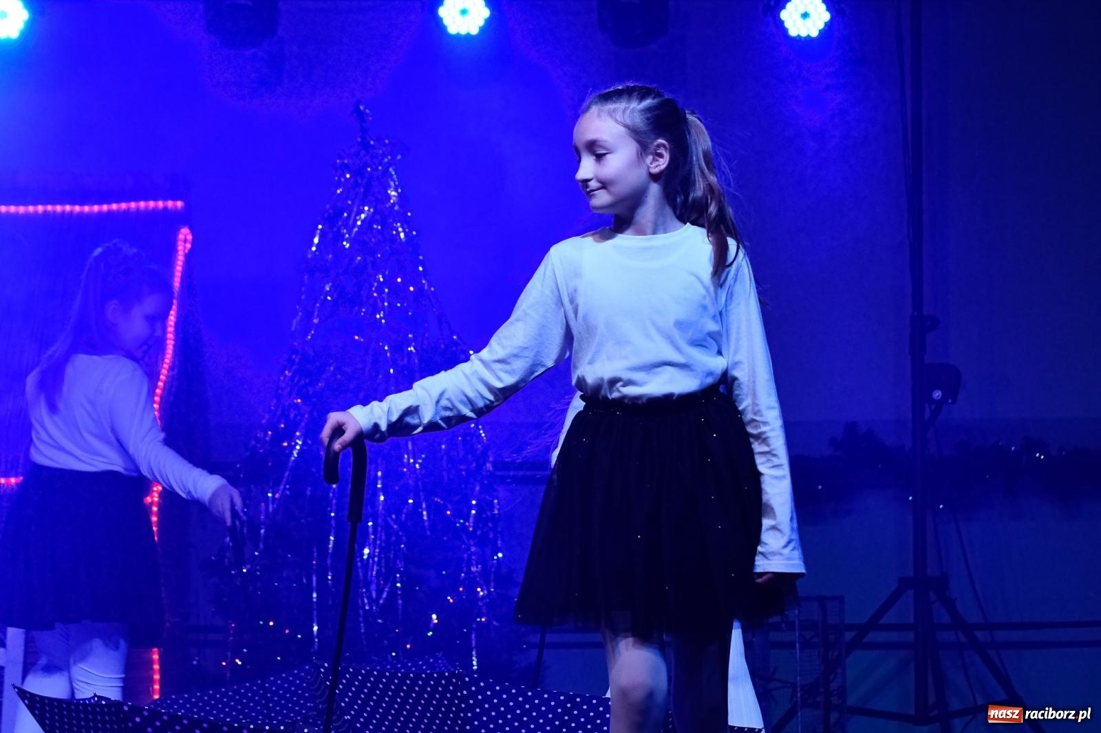 Zdjęcie w galerii na portalu naszraciborz.pl: Tłumy na kiermaszu bożonarodzeniowym w Pietrowicach Wielkich [FOTO i WIDEO] wiadomości z regionu