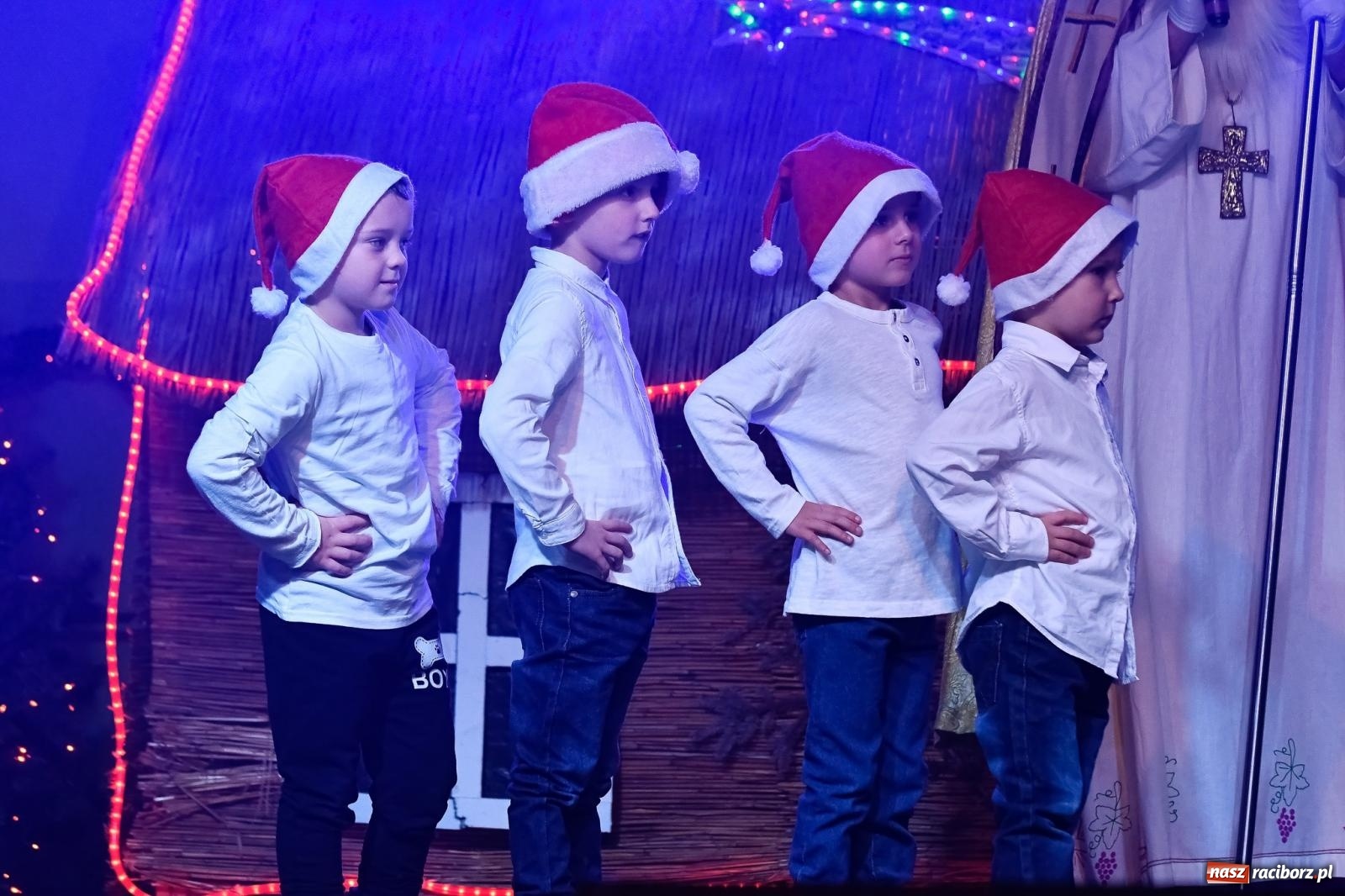 Zdjęcie w galerii na portalu naszraciborz.pl: Tłumy na kiermaszu bożonarodzeniowym w Pietrowicach Wielkich [FOTO i WIDEO] wiadomości z regionu