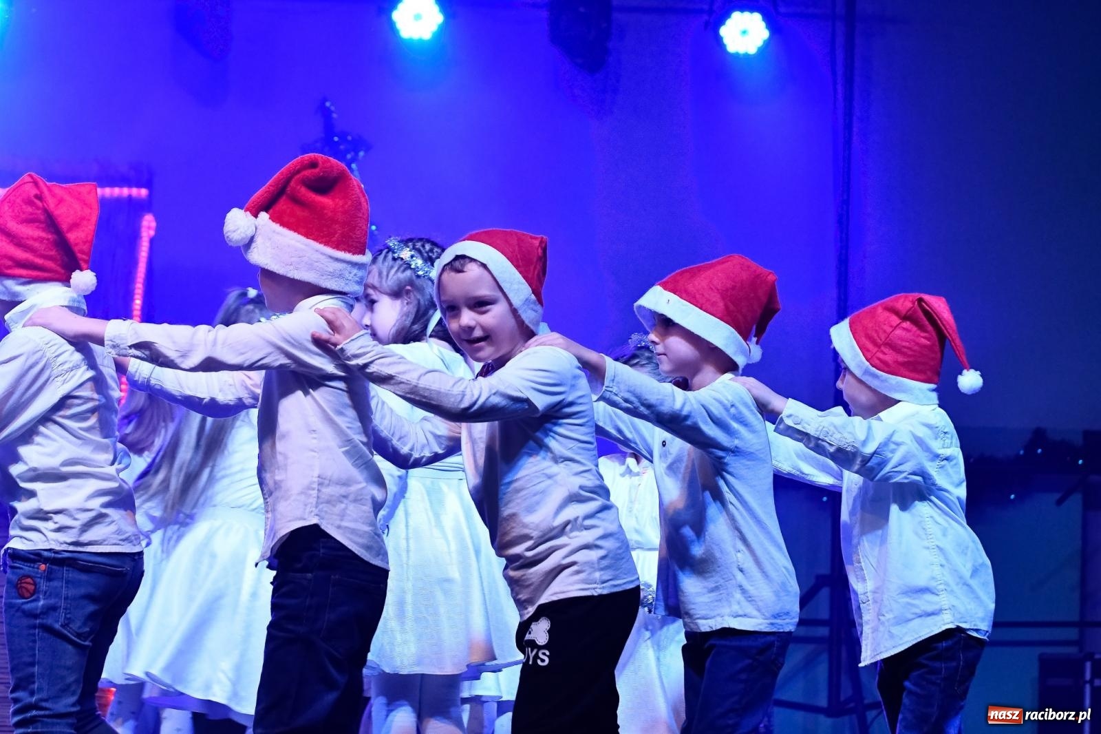 Zdjęcie w galerii na portalu naszraciborz.pl: Tłumy na kiermaszu bożonarodzeniowym w Pietrowicach Wielkich [FOTO i WIDEO] wiadomości z regionu