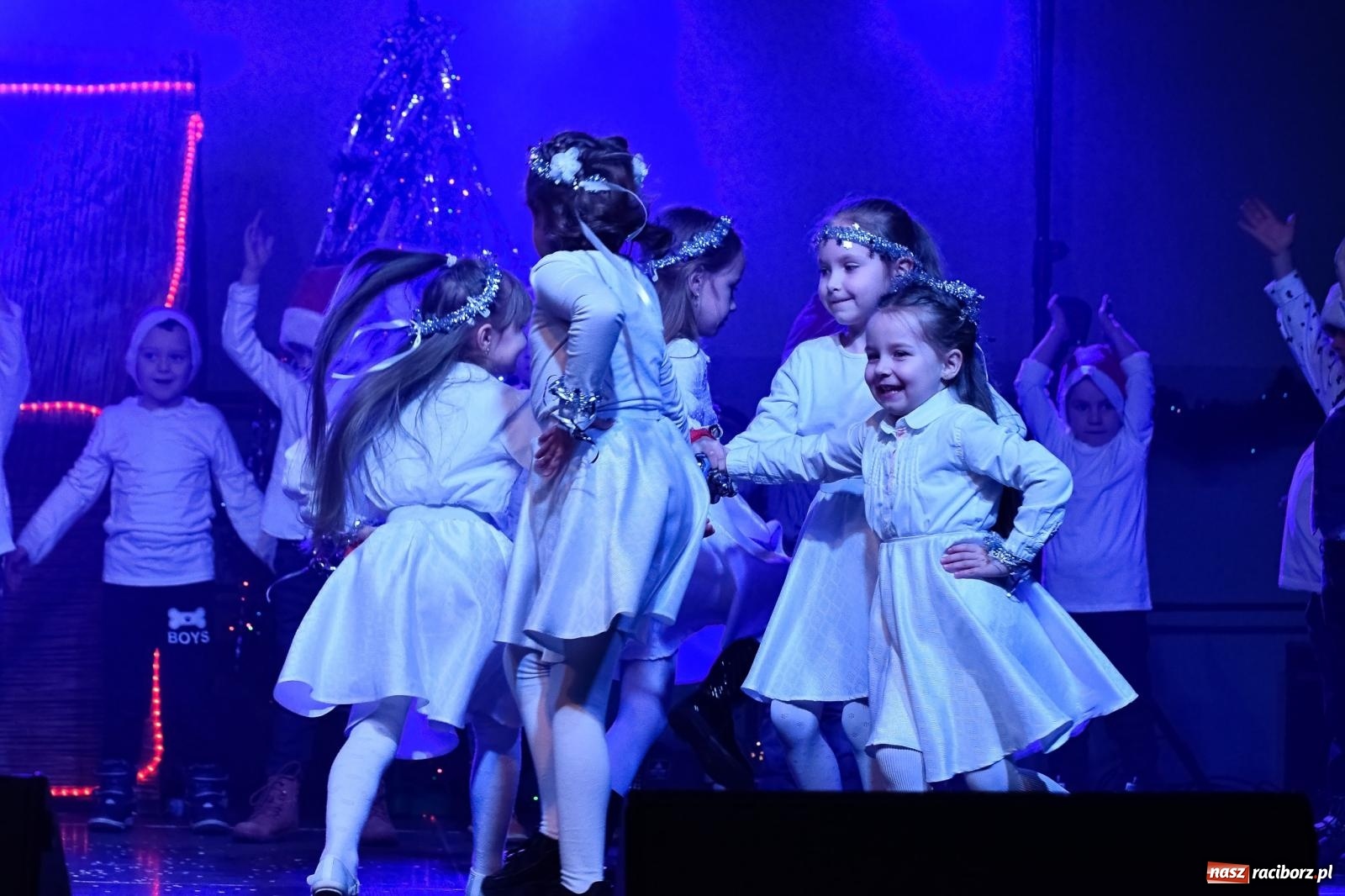 Zdjęcie w galerii na portalu naszraciborz.pl: Tłumy na kiermaszu bożonarodzeniowym w Pietrowicach Wielkich [FOTO i WIDEO] wiadomości z regionu