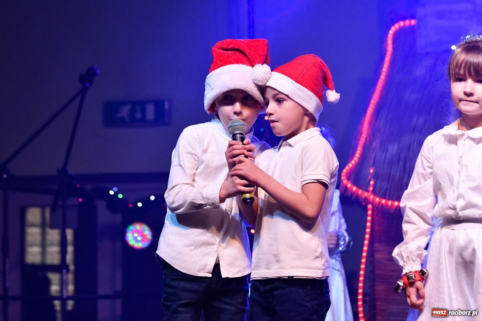 Zdjęcie w galerii na portalu naszraciborz.pl: Tłumy na kiermaszu bożonarodzeniowym w Pietrowicach Wielkich [FOTO i WIDEO] wiadomości z regionu
