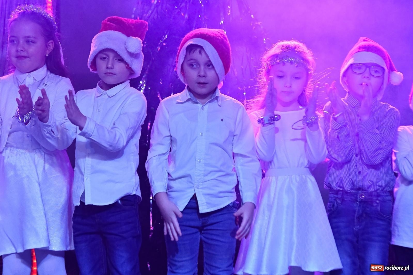 Zdjęcie w galerii na portalu naszraciborz.pl: Tłumy na kiermaszu bożonarodzeniowym w Pietrowicach Wielkich [FOTO i WIDEO] wiadomości z regionu