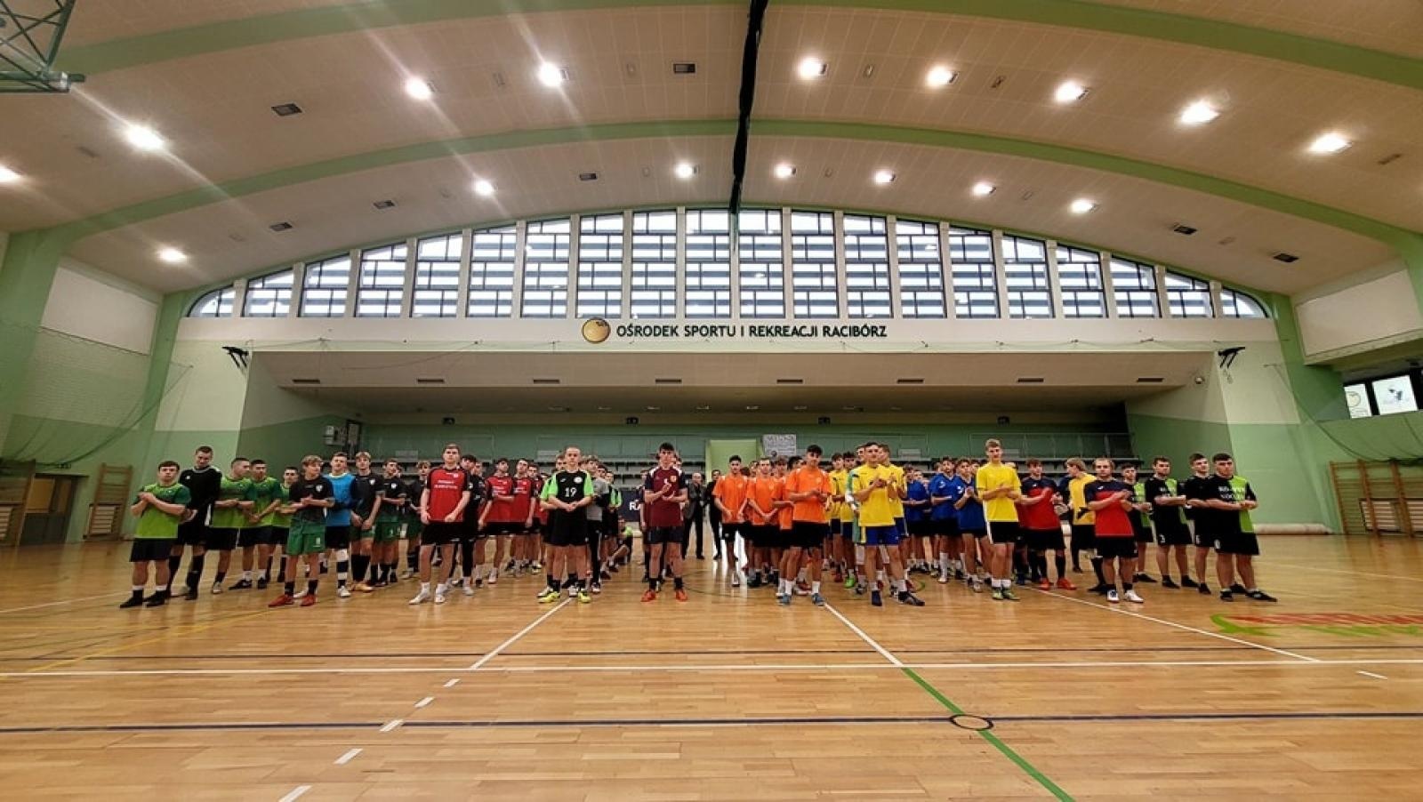 Zdjęcie w galerii na portalu naszraciborz.pl: Drużyna Mechanika wygrywa Makroregionalny Turniej Halowej Piłki Nożnej wiadomości z regionu