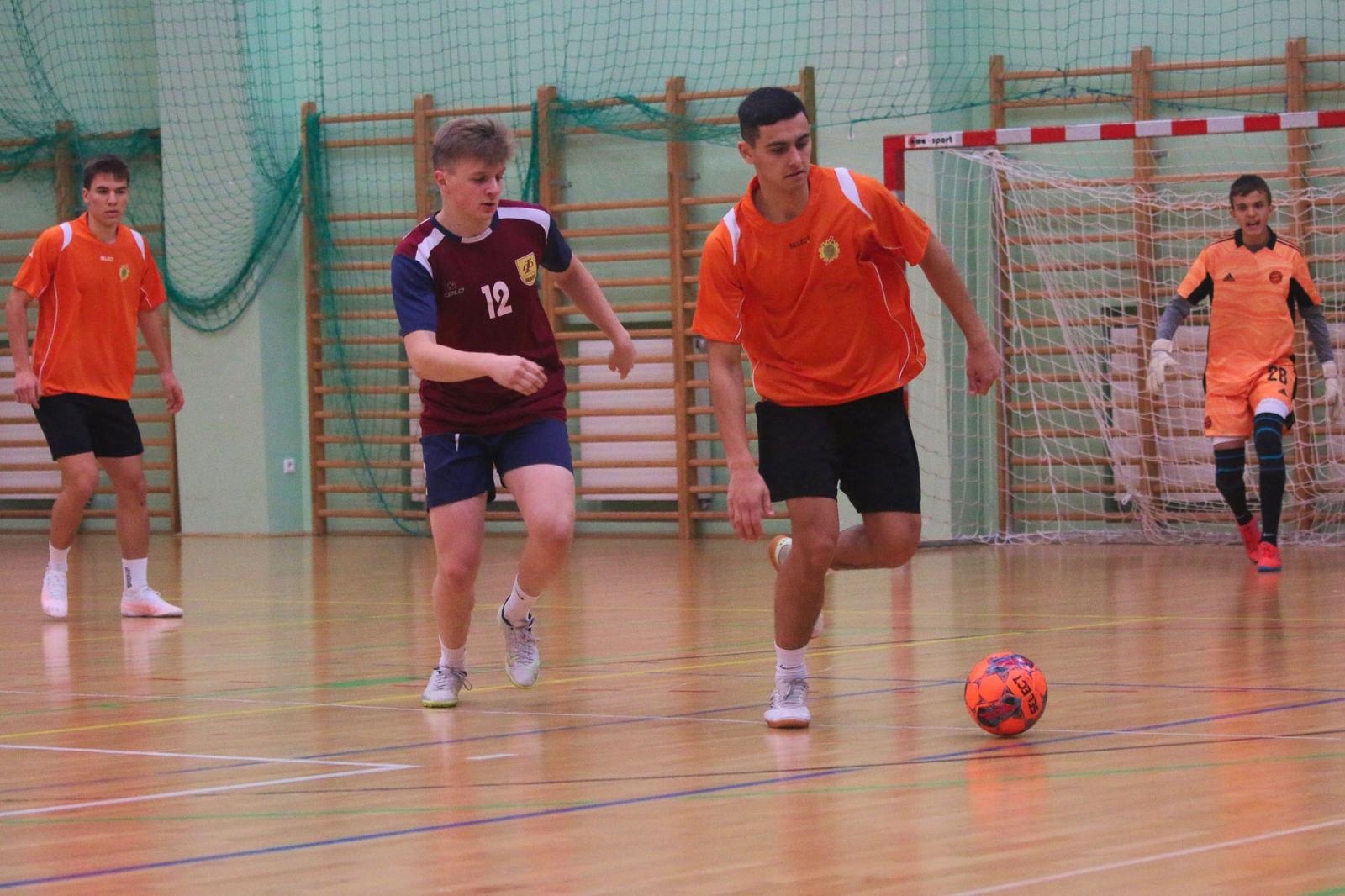 Zdjęcie w galerii na portalu naszraciborz.pl: Drużyna Mechanika wygrywa Makroregionalny Turniej Halowej Piłki Nożnej wiadomości z regionu