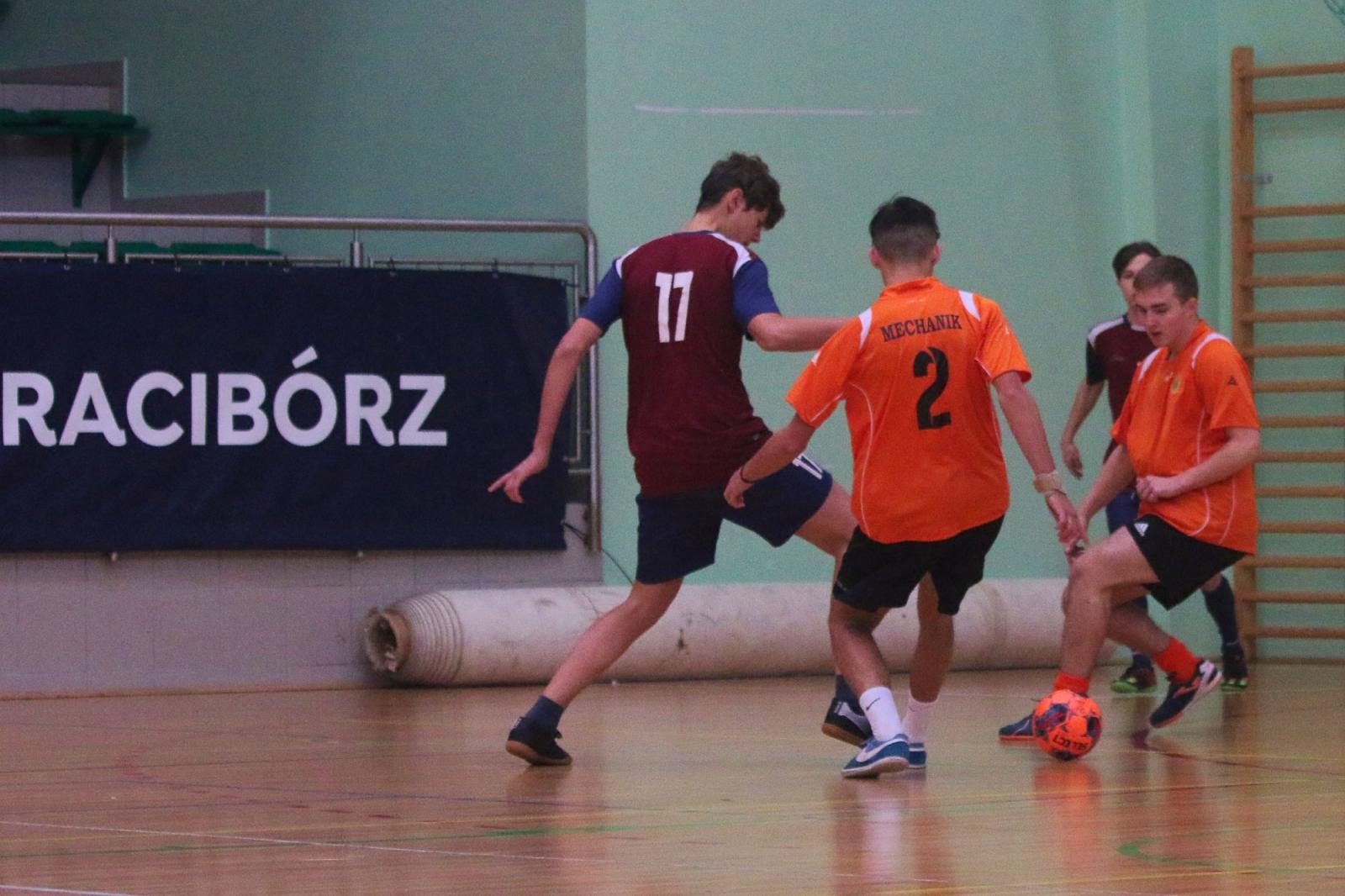 Zdjęcie w galerii na portalu naszraciborz.pl: Drużyna Mechanika wygrywa Makroregionalny Turniej Halowej Piłki Nożnej wiadomości z regionu
