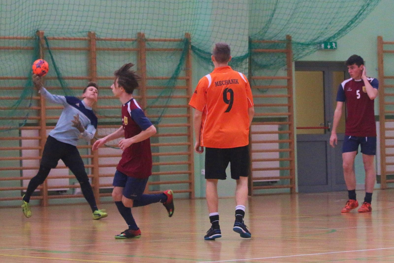 Zdjęcie w galerii na portalu naszraciborz.pl: Drużyna Mechanika wygrywa Makroregionalny Turniej Halowej Piłki Nożnej wiadomości z regionu