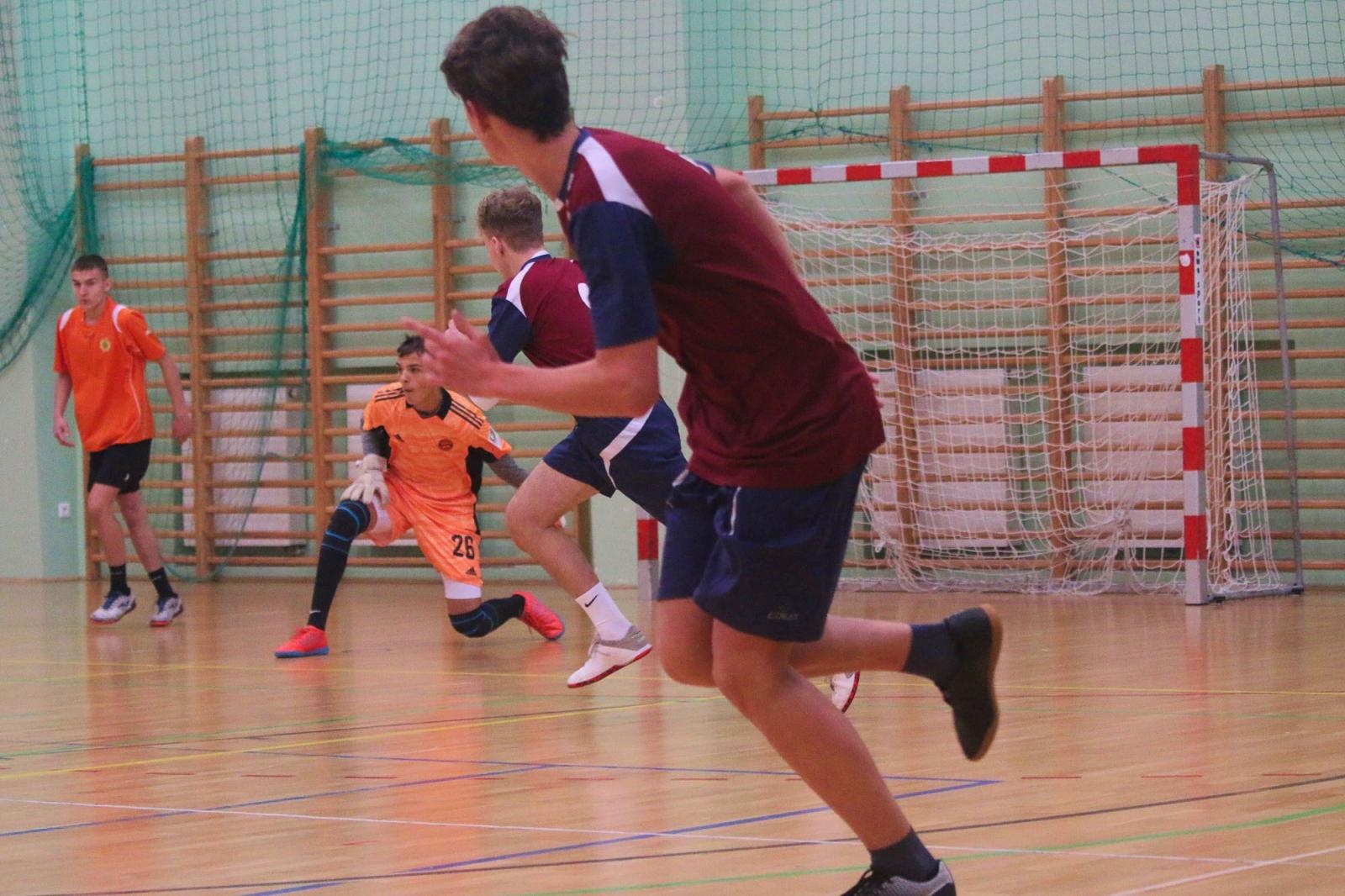 Zdjęcie w galerii na portalu naszraciborz.pl: Drużyna Mechanika wygrywa Makroregionalny Turniej Halowej Piłki Nożnej wiadomości z regionu