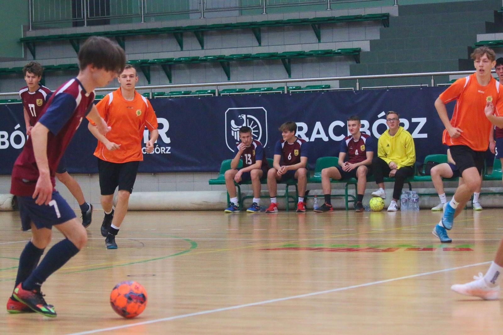 Zdjęcie w galerii na portalu naszraciborz.pl: Drużyna Mechanika wygrywa Makroregionalny Turniej Halowej Piłki Nożnej wiadomości z regionu