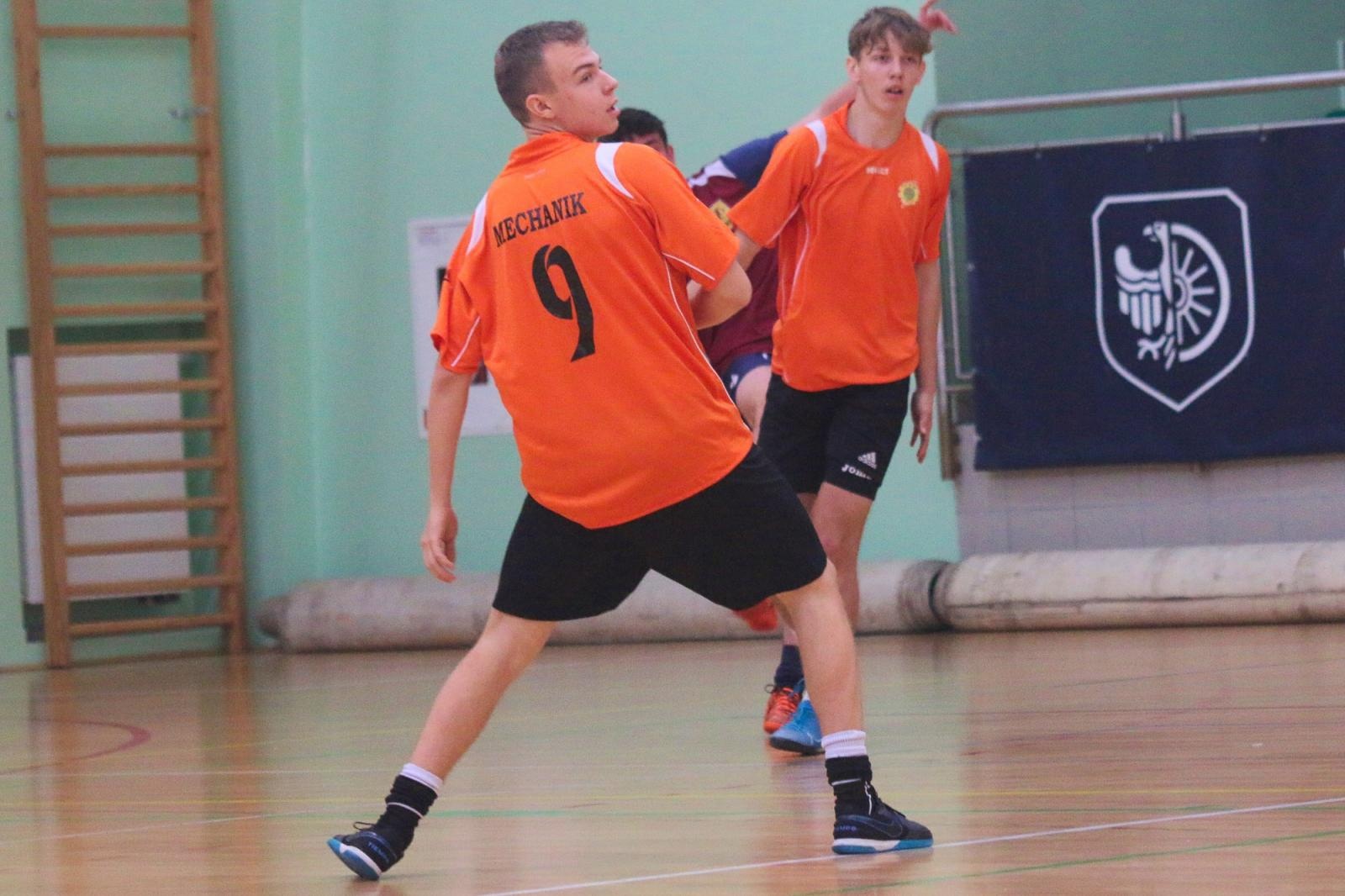 Zdjęcie w galerii na portalu naszraciborz.pl: Drużyna Mechanika wygrywa Makroregionalny Turniej Halowej Piłki Nożnej wiadomości z regionu