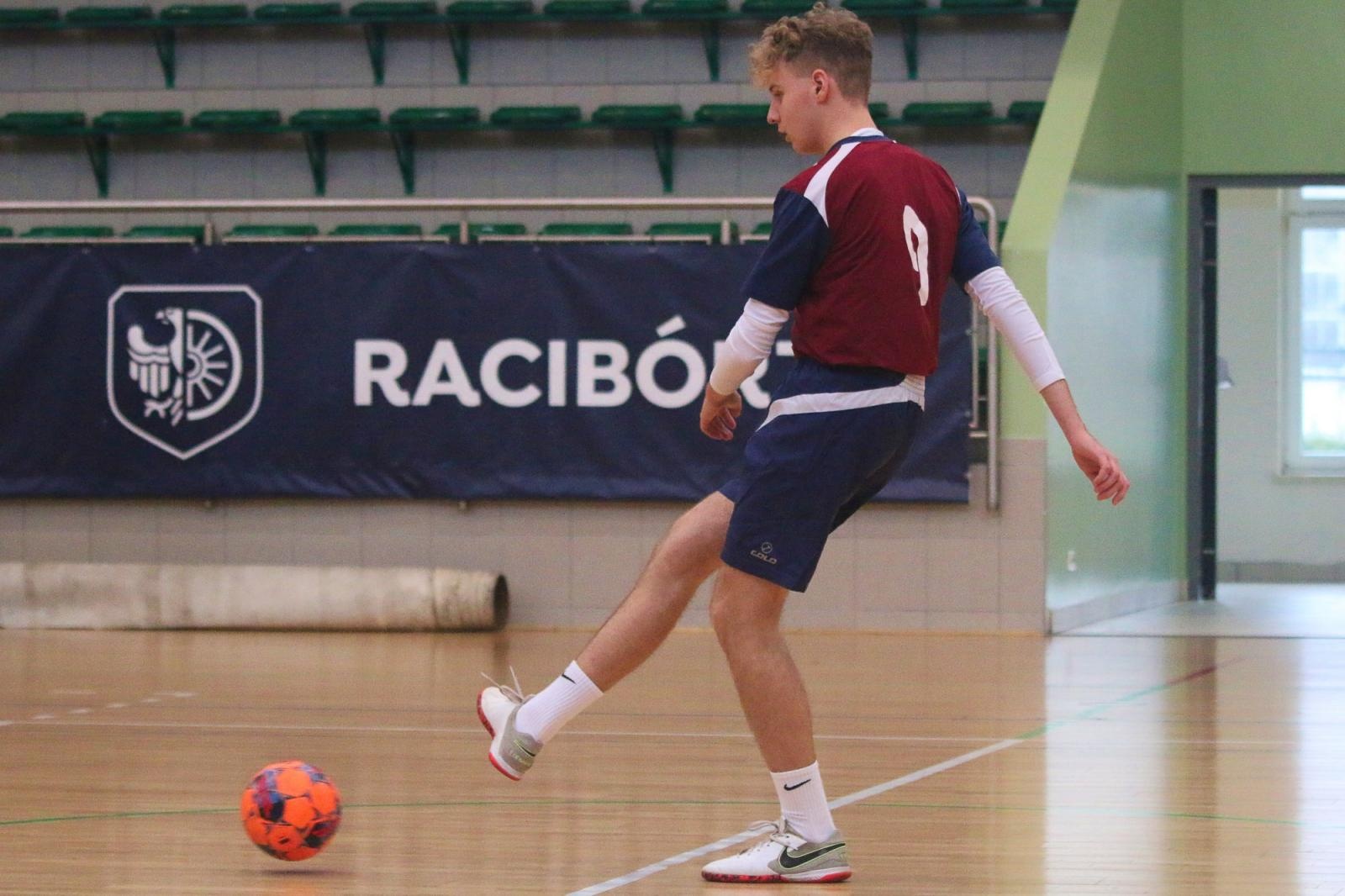 Zdjęcie w galerii na portalu naszraciborz.pl: Drużyna Mechanika wygrywa Makroregionalny Turniej Halowej Piłki Nożnej wiadomości z regionu