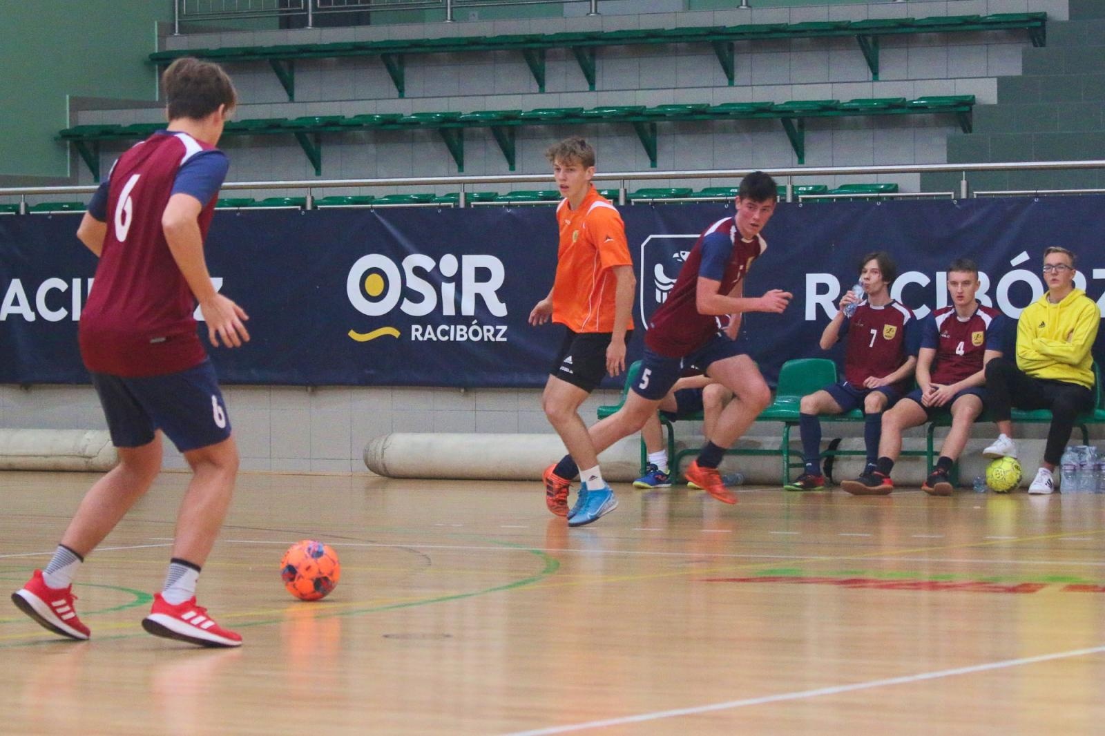 Zdjęcie w galerii na portalu naszraciborz.pl: Drużyna Mechanika wygrywa Makroregionalny Turniej Halowej Piłki Nożnej wiadomości z regionu