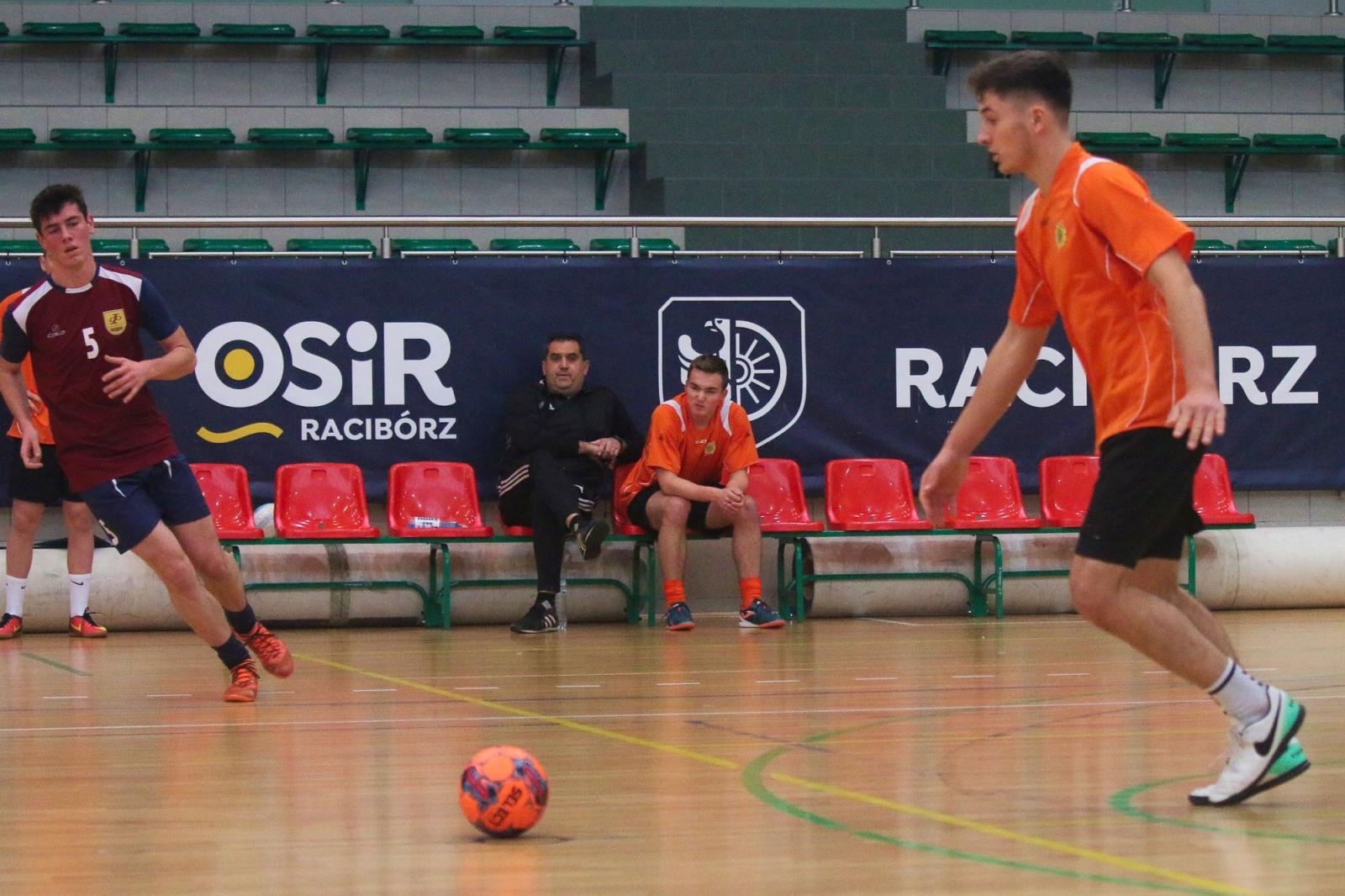 Zdjęcie w galerii na portalu naszraciborz.pl: Drużyna Mechanika wygrywa Makroregionalny Turniej Halowej Piłki Nożnej wiadomości z regionu