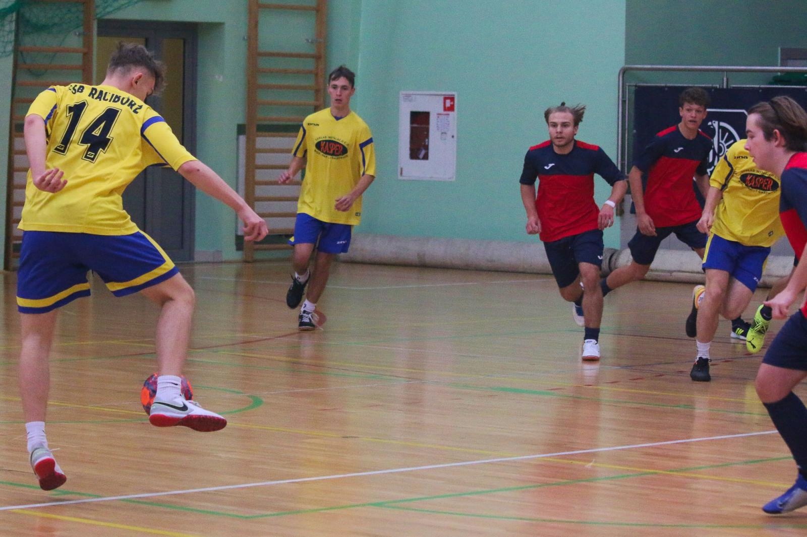 Zdjęcie w galerii na portalu naszraciborz.pl: Drużyna Mechanika wygrywa Makroregionalny Turniej Halowej Piłki Nożnej wiadomości z regionu