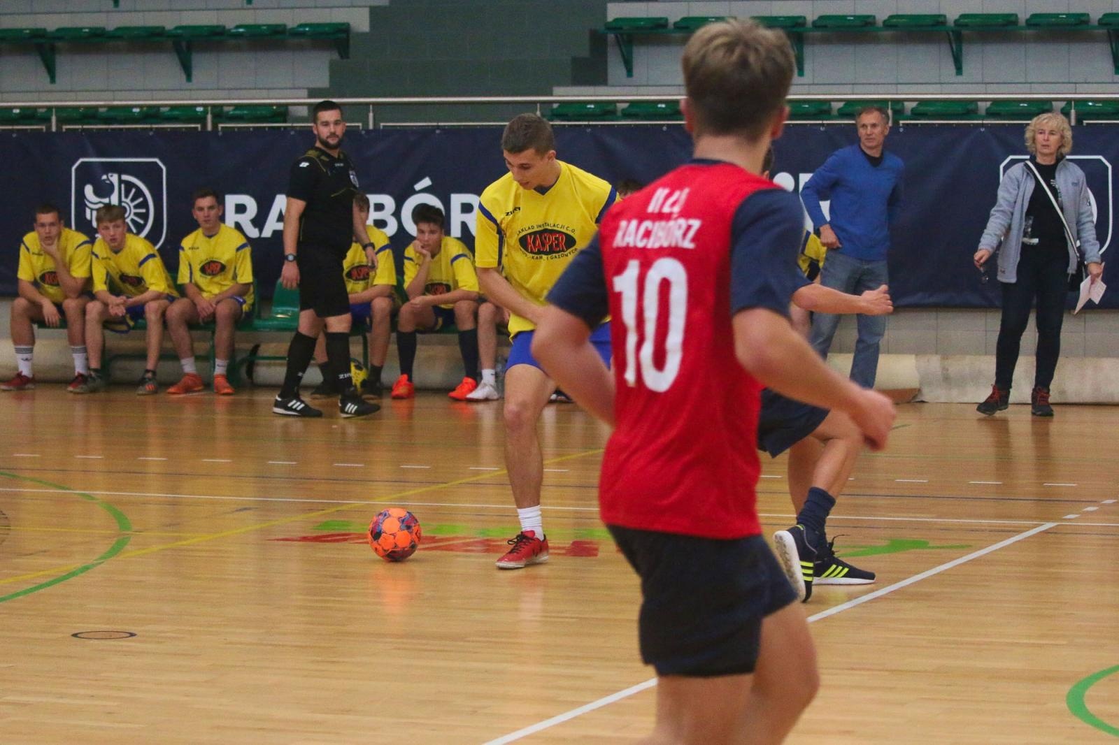 Zdjęcie w galerii na portalu naszraciborz.pl: Drużyna Mechanika wygrywa Makroregionalny Turniej Halowej Piłki Nożnej wiadomości z regionu