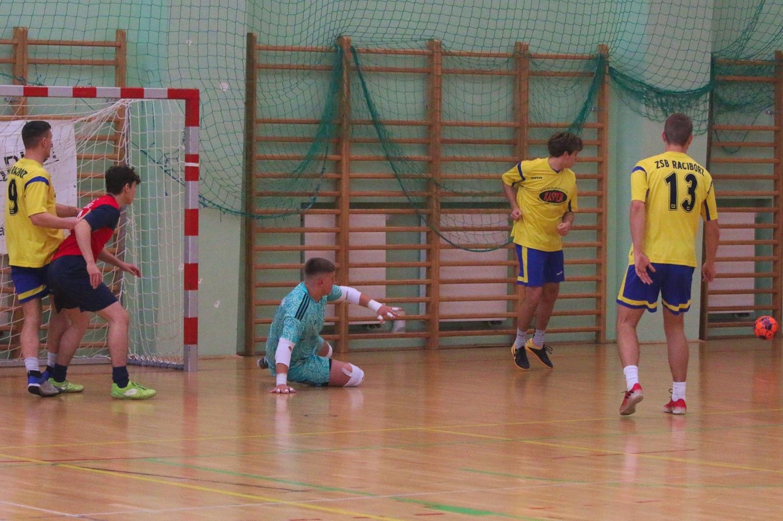Zdjęcie w galerii na portalu naszraciborz.pl: Drużyna Mechanika wygrywa Makroregionalny Turniej Halowej Piłki Nożnej wiadomości z regionu