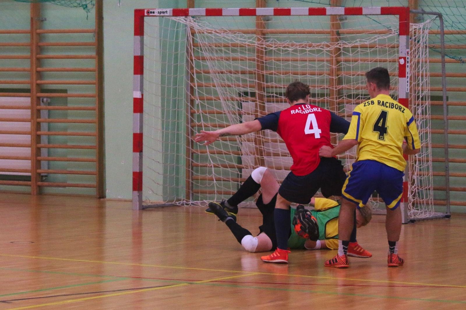 Zdjęcie w galerii na portalu naszraciborz.pl: Drużyna Mechanika wygrywa Makroregionalny Turniej Halowej Piłki Nożnej wiadomości z regionu
