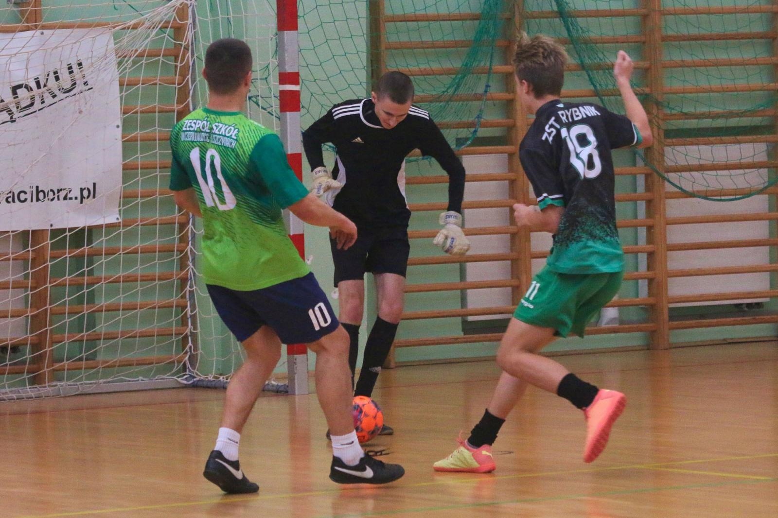 Zdjęcie w galerii na portalu naszraciborz.pl: Drużyna Mechanika wygrywa Makroregionalny Turniej Halowej Piłki Nożnej wiadomości z regionu