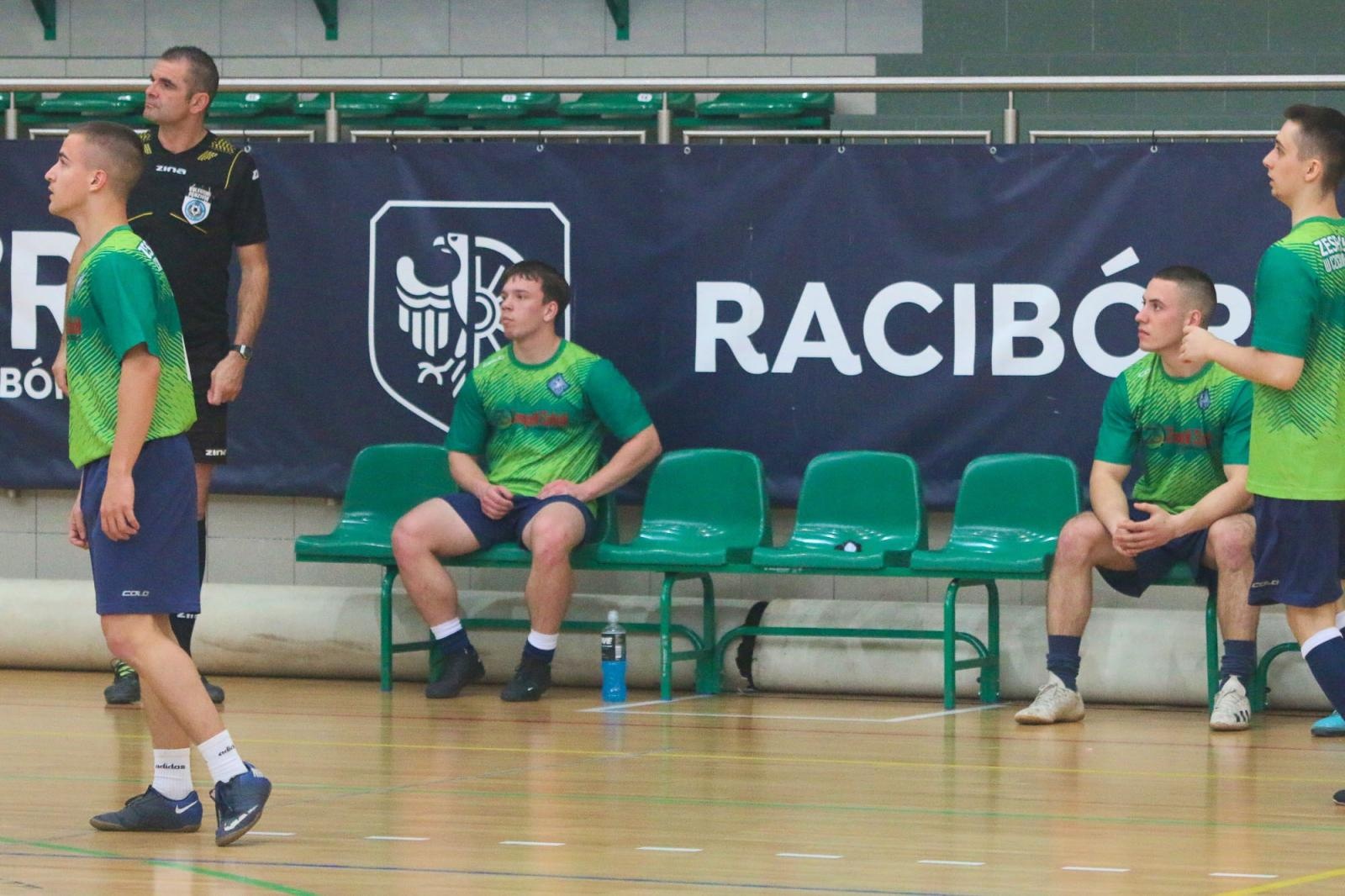 Zdjęcie w galerii na portalu naszraciborz.pl: Drużyna Mechanika wygrywa Makroregionalny Turniej Halowej Piłki Nożnej wiadomości z regionu