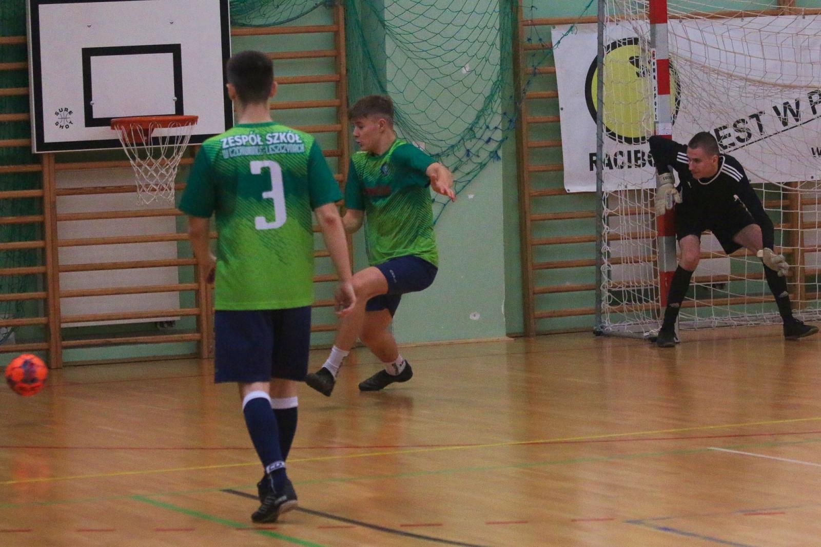 Zdjęcie w galerii na portalu naszraciborz.pl: Drużyna Mechanika wygrywa Makroregionalny Turniej Halowej Piłki Nożnej wiadomości z regionu