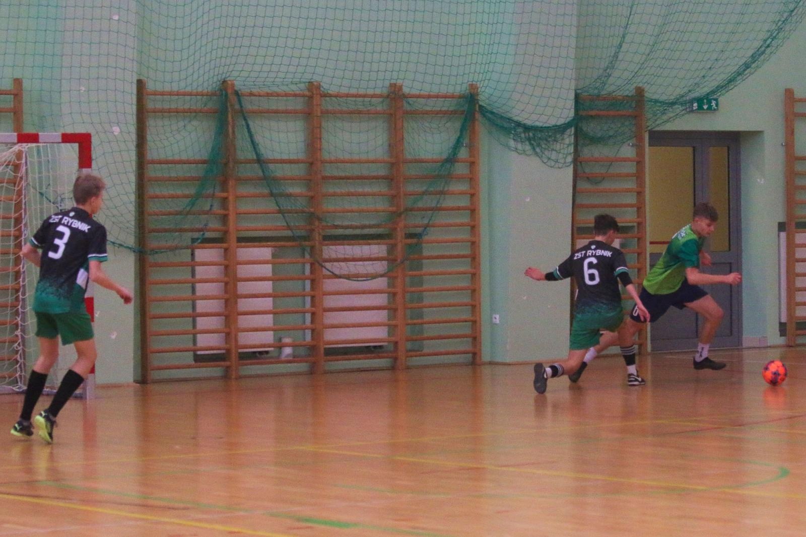 Zdjęcie w galerii na portalu naszraciborz.pl: Drużyna Mechanika wygrywa Makroregionalny Turniej Halowej Piłki Nożnej wiadomości z regionu