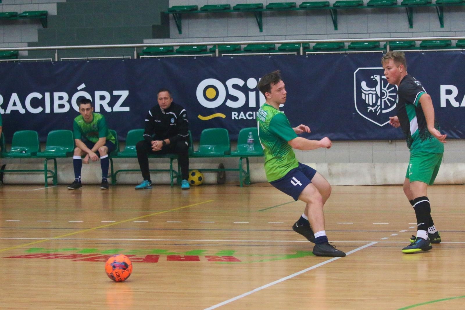 Zdjęcie w galerii na portalu naszraciborz.pl: Drużyna Mechanika wygrywa Makroregionalny Turniej Halowej Piłki Nożnej wiadomości z regionu