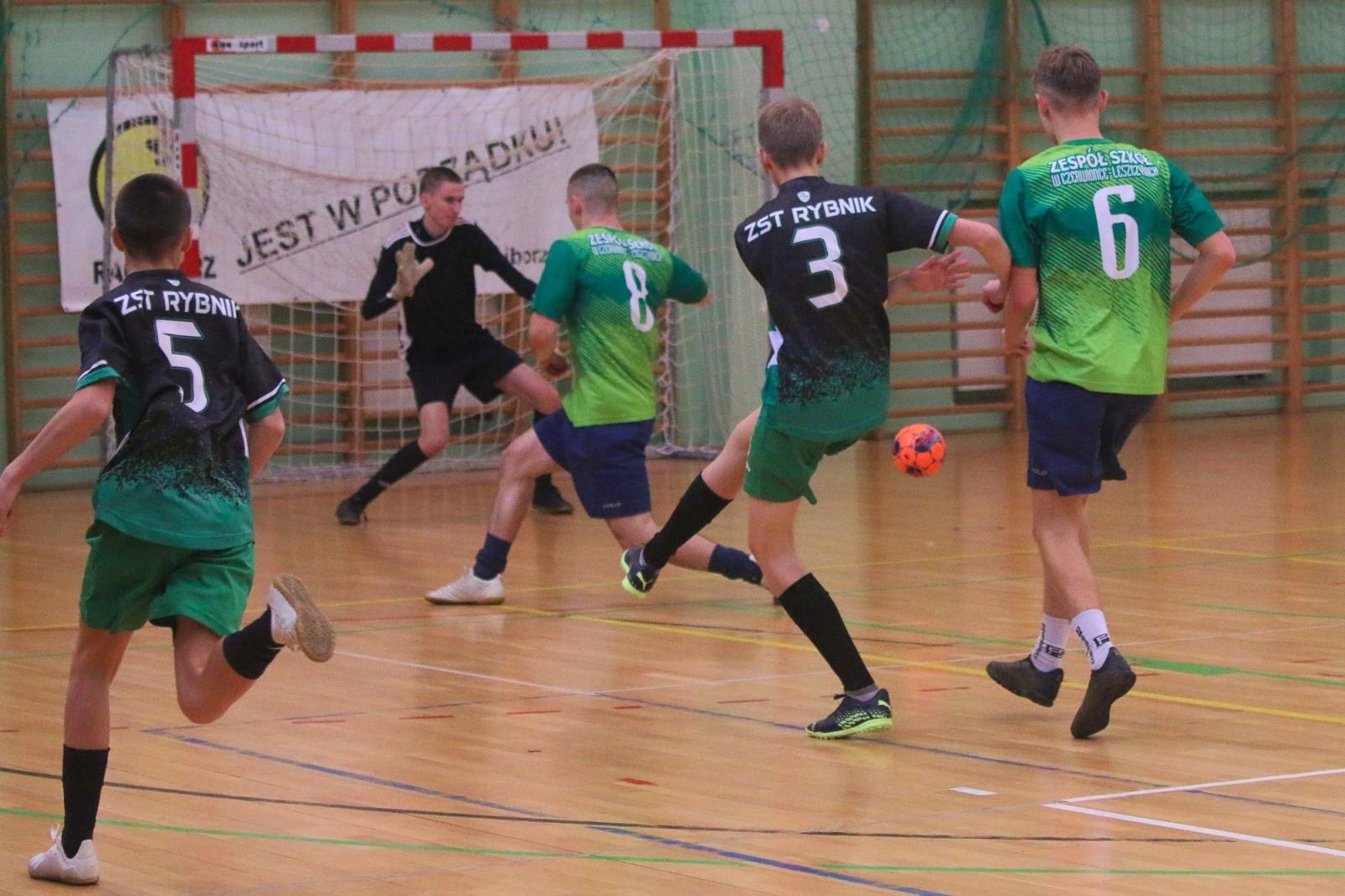 Zdjęcie w galerii na portalu naszraciborz.pl: Drużyna Mechanika wygrywa Makroregionalny Turniej Halowej Piłki Nożnej wiadomości z regionu