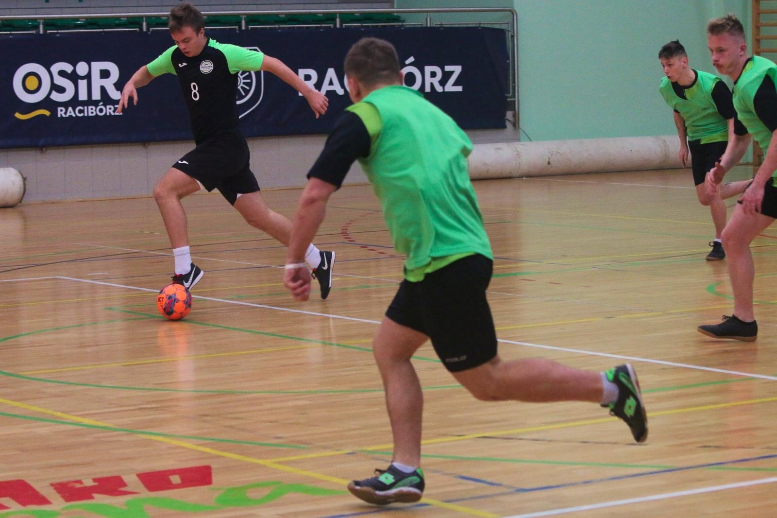 Zdjęcie w galerii na portalu naszraciborz.pl: Drużyna Mechanika wygrywa Makroregionalny Turniej Halowej Piłki Nożnej wiadomości z regionu