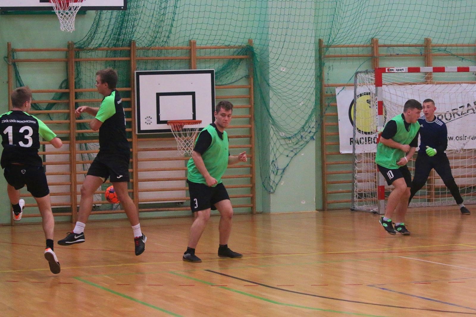 Zdjęcie w galerii na portalu naszraciborz.pl: Drużyna Mechanika wygrywa Makroregionalny Turniej Halowej Piłki Nożnej wiadomości z regionu