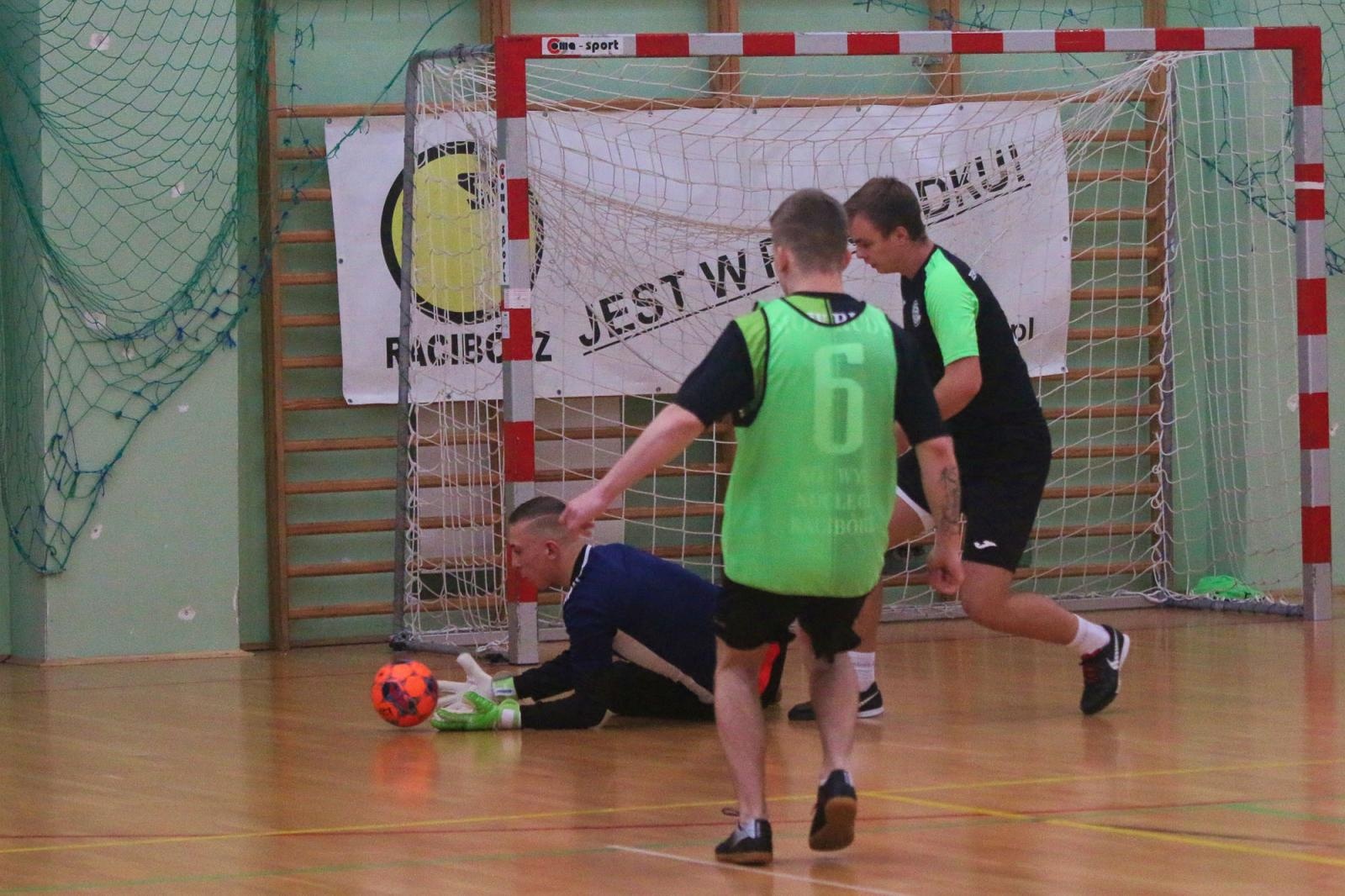 Zdjęcie w galerii na portalu naszraciborz.pl: Drużyna Mechanika wygrywa Makroregionalny Turniej Halowej Piłki Nożnej wiadomości z regionu
