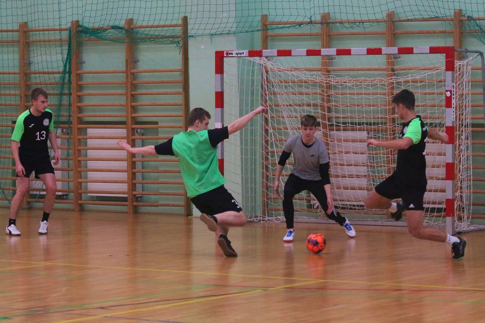 Zdjęcie w galerii na portalu naszraciborz.pl: Drużyna Mechanika wygrywa Makroregionalny Turniej Halowej Piłki Nożnej wiadomości z regionu