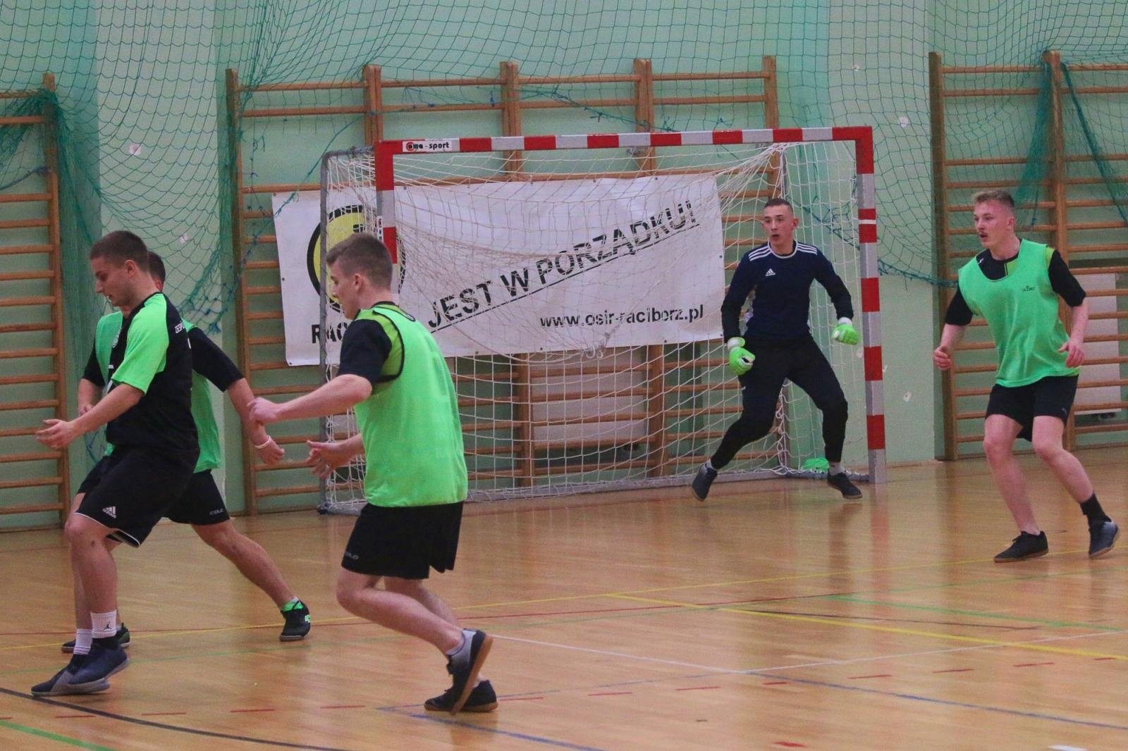 Zdjęcie w galerii na portalu naszraciborz.pl: Drużyna Mechanika wygrywa Makroregionalny Turniej Halowej Piłki Nożnej wiadomości z regionu