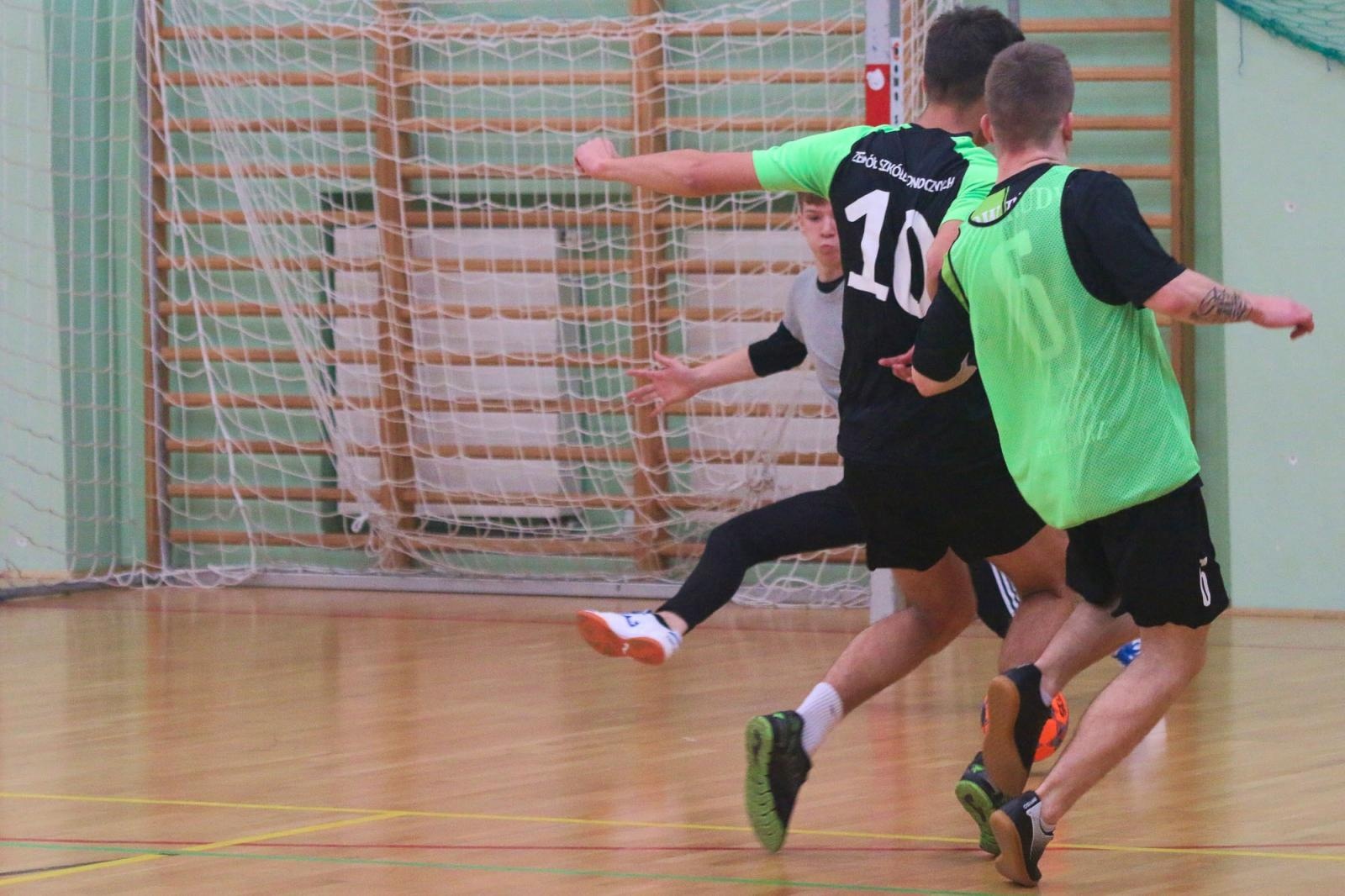 Zdjęcie w galerii na portalu naszraciborz.pl: Drużyna Mechanika wygrywa Makroregionalny Turniej Halowej Piłki Nożnej wiadomości z regionu