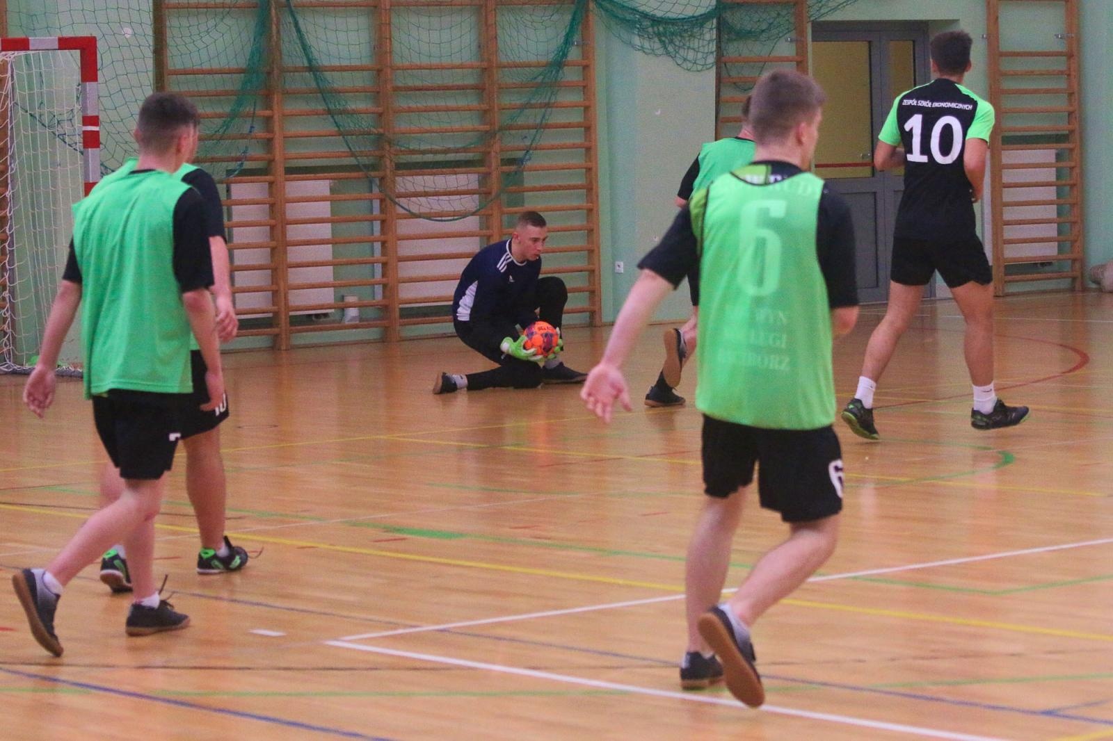 Zdjęcie w galerii na portalu naszraciborz.pl: Drużyna Mechanika wygrywa Makroregionalny Turniej Halowej Piłki Nożnej wiadomości z regionu