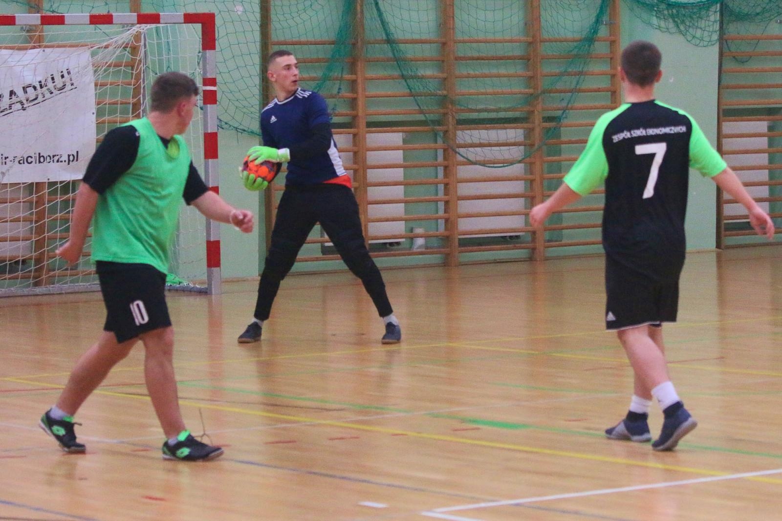 Zdjęcie w galerii na portalu naszraciborz.pl: Drużyna Mechanika wygrywa Makroregionalny Turniej Halowej Piłki Nożnej wiadomości z regionu