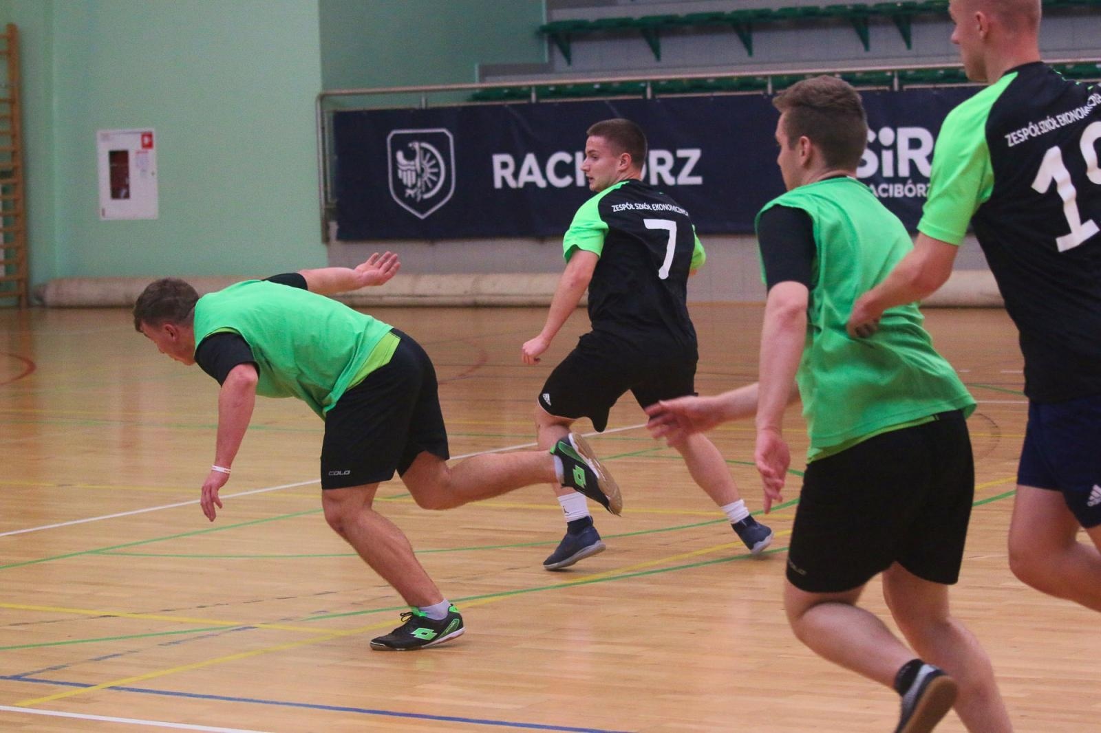 Zdjęcie w galerii na portalu naszraciborz.pl: Drużyna Mechanika wygrywa Makroregionalny Turniej Halowej Piłki Nożnej wiadomości z regionu