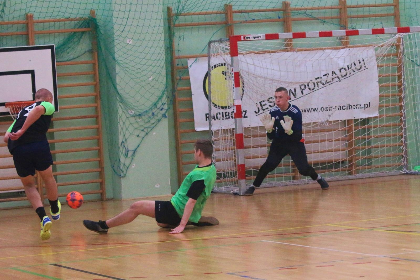 Zdjęcie w galerii na portalu naszraciborz.pl: Drużyna Mechanika wygrywa Makroregionalny Turniej Halowej Piłki Nożnej wiadomości z regionu