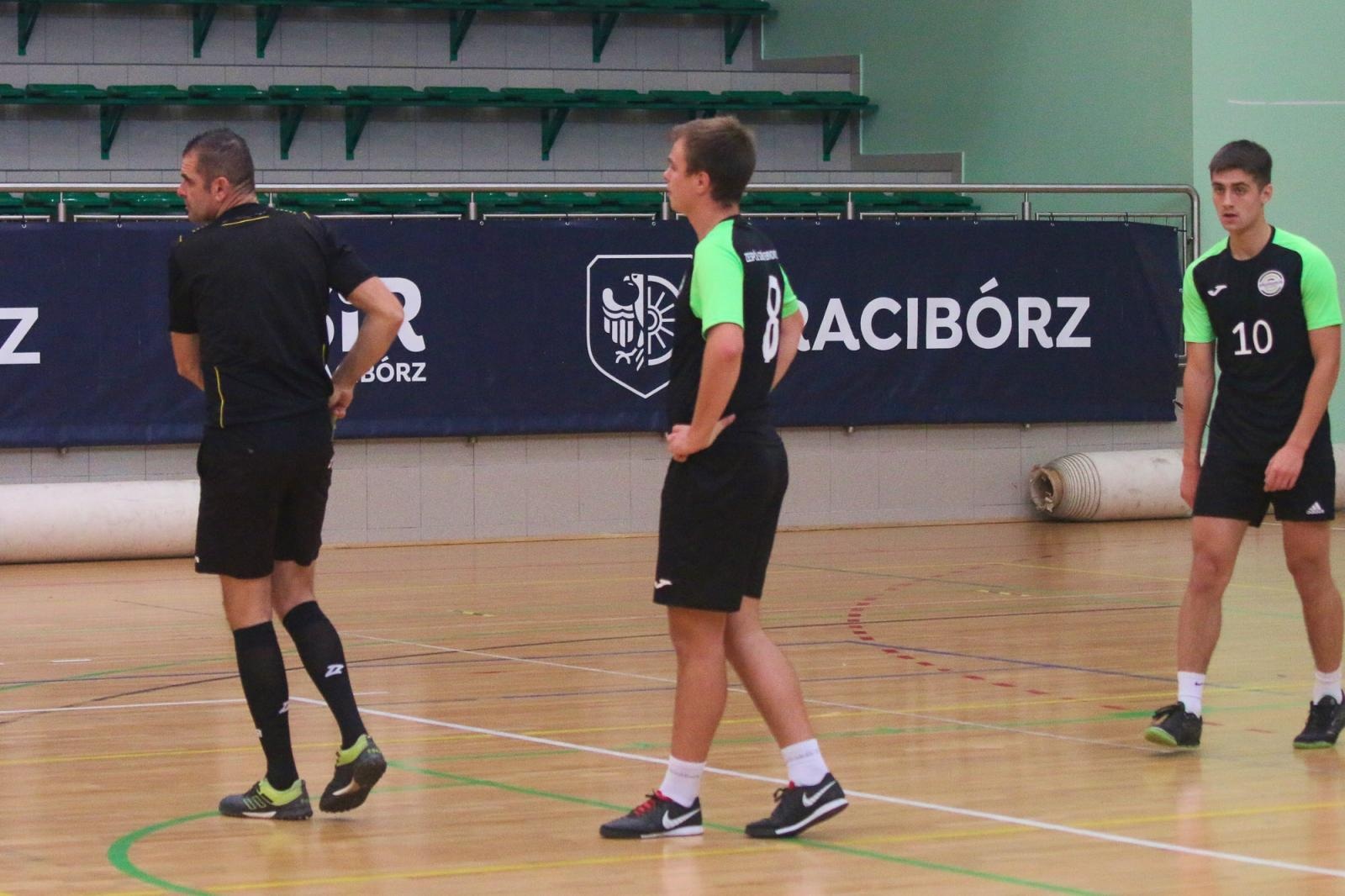Zdjęcie w galerii na portalu naszraciborz.pl: Drużyna Mechanika wygrywa Makroregionalny Turniej Halowej Piłki Nożnej wiadomości z regionu