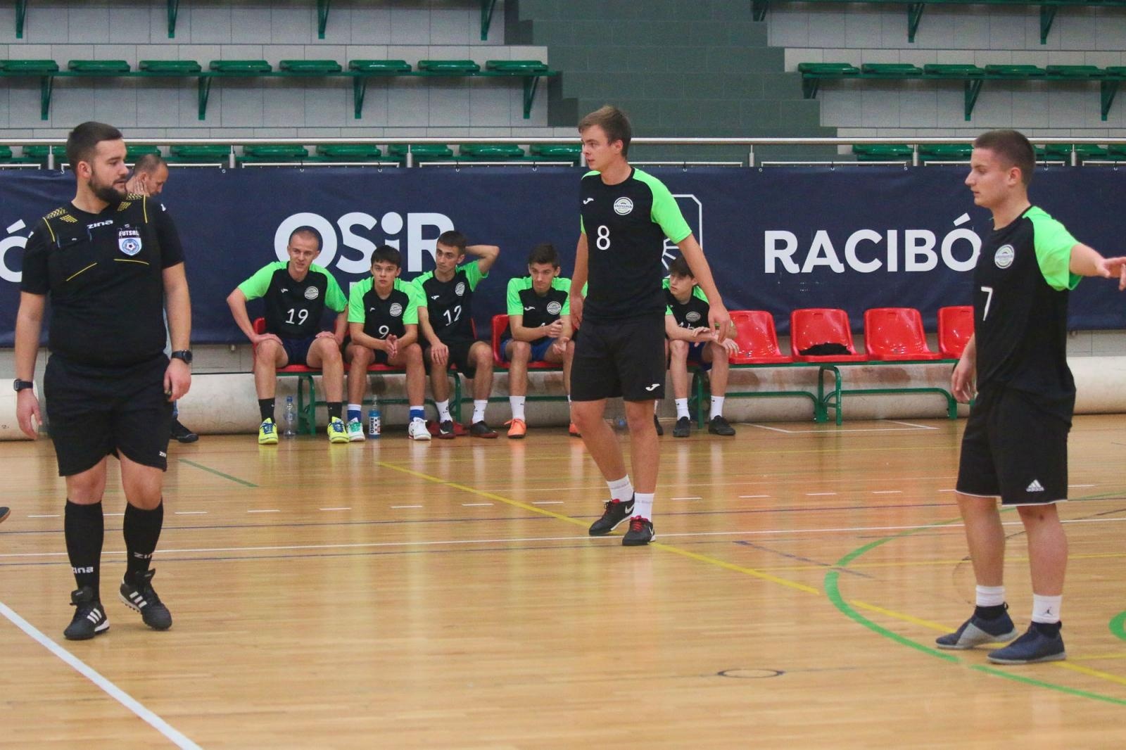 Zdjęcie w galerii na portalu naszraciborz.pl: Drużyna Mechanika wygrywa Makroregionalny Turniej Halowej Piłki Nożnej wiadomości z regionu