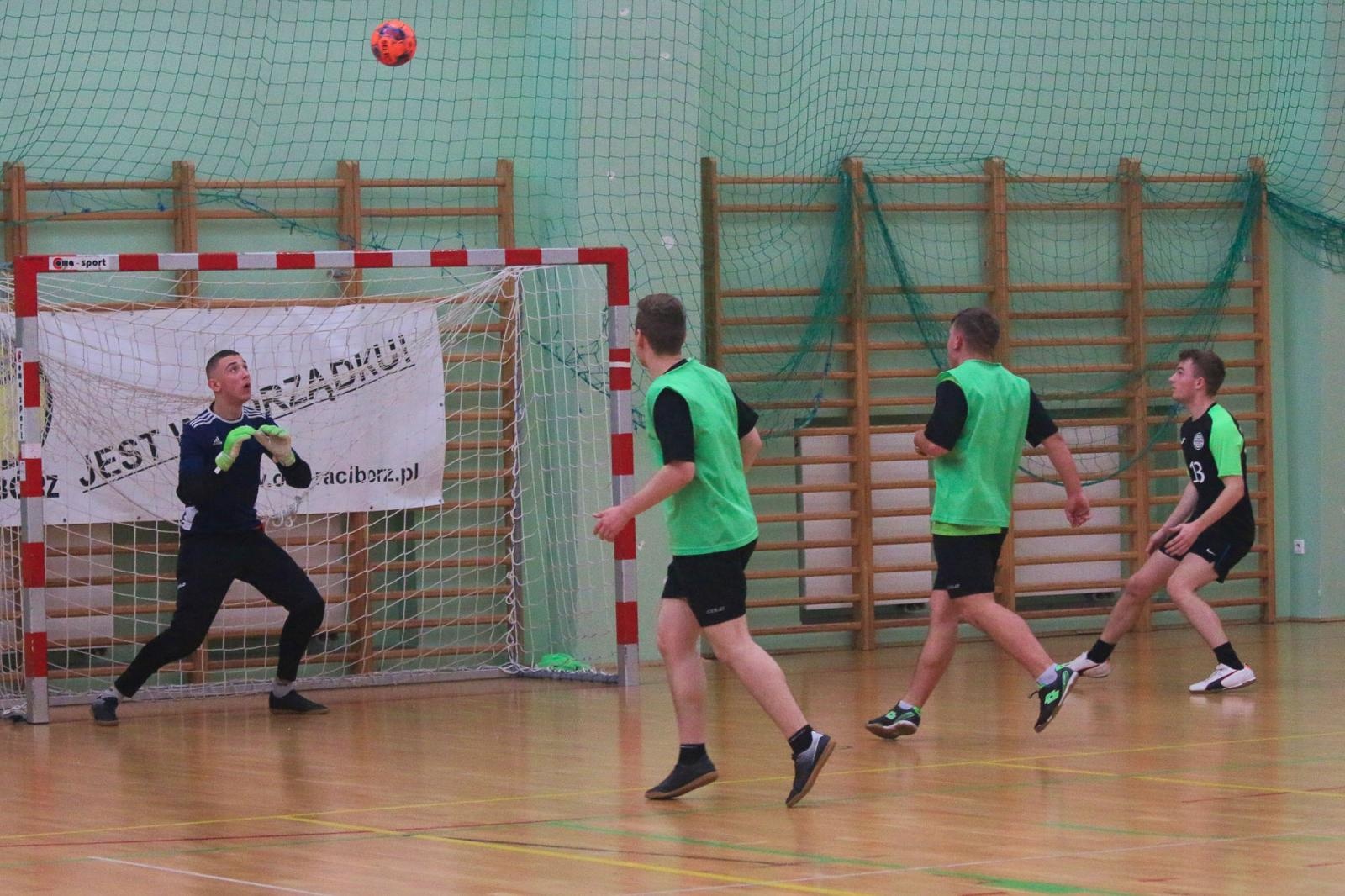 Zdjęcie w galerii na portalu naszraciborz.pl: Drużyna Mechanika wygrywa Makroregionalny Turniej Halowej Piłki Nożnej wiadomości z regionu