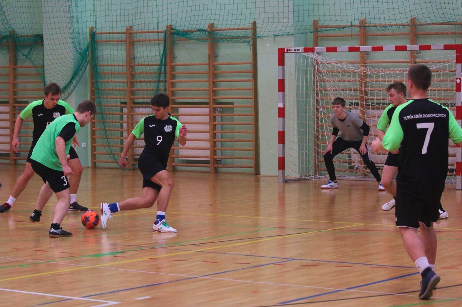 Zdjęcie w galerii na portalu naszraciborz.pl: Drużyna Mechanika wygrywa Makroregionalny Turniej Halowej Piłki Nożnej wiadomości z regionu