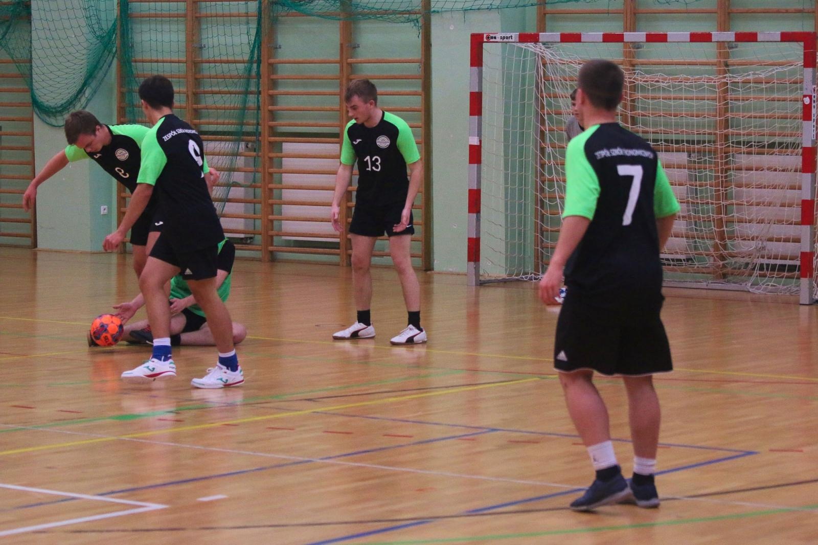 Zdjęcie w galerii na portalu naszraciborz.pl: Drużyna Mechanika wygrywa Makroregionalny Turniej Halowej Piłki Nożnej wiadomości z regionu