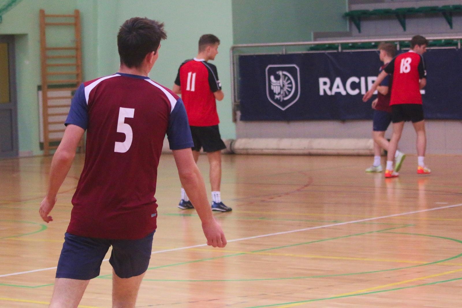 Zdjęcie w galerii na portalu naszraciborz.pl: Drużyna Mechanika wygrywa Makroregionalny Turniej Halowej Piłki Nożnej wiadomości z regionu