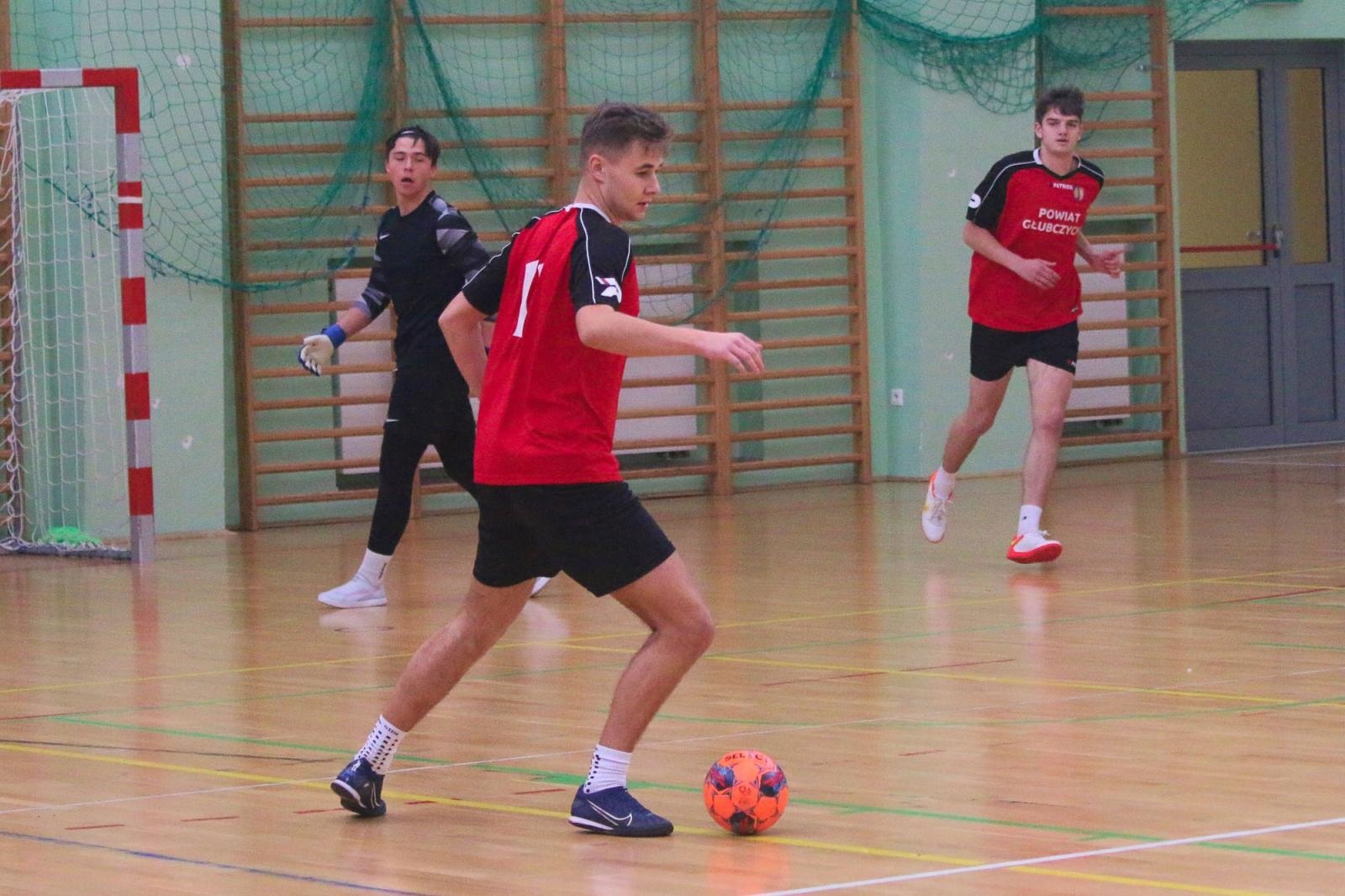 Zdjęcie w galerii na portalu naszraciborz.pl: Drużyna Mechanika wygrywa Makroregionalny Turniej Halowej Piłki Nożnej wiadomości z regionu