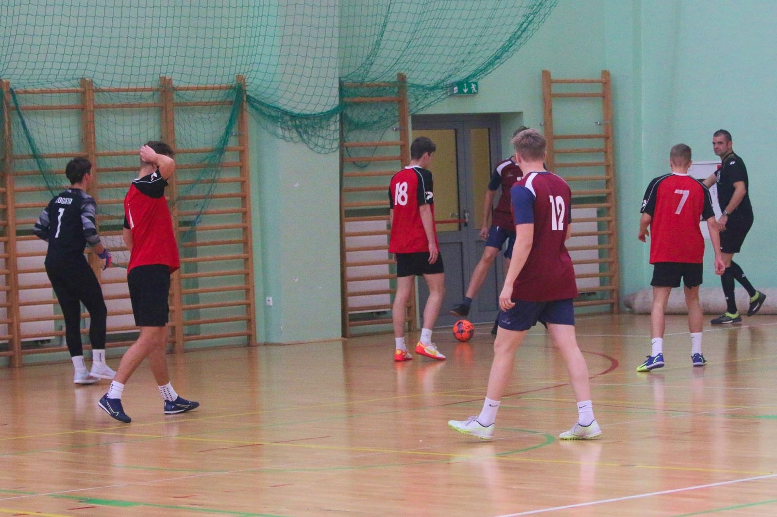 Zdjęcie w galerii na portalu naszraciborz.pl: Drużyna Mechanika wygrywa Makroregionalny Turniej Halowej Piłki Nożnej wiadomości z regionu