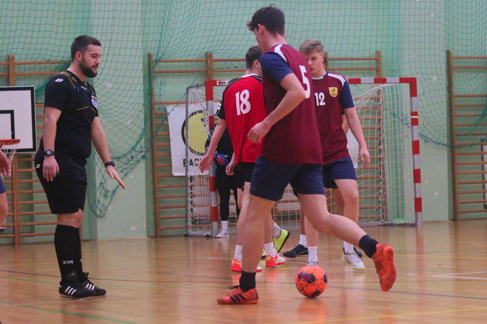 Zdjęcie w galerii na portalu naszraciborz.pl: Drużyna Mechanika wygrywa Makroregionalny Turniej Halowej Piłki Nożnej wiadomości z regionu