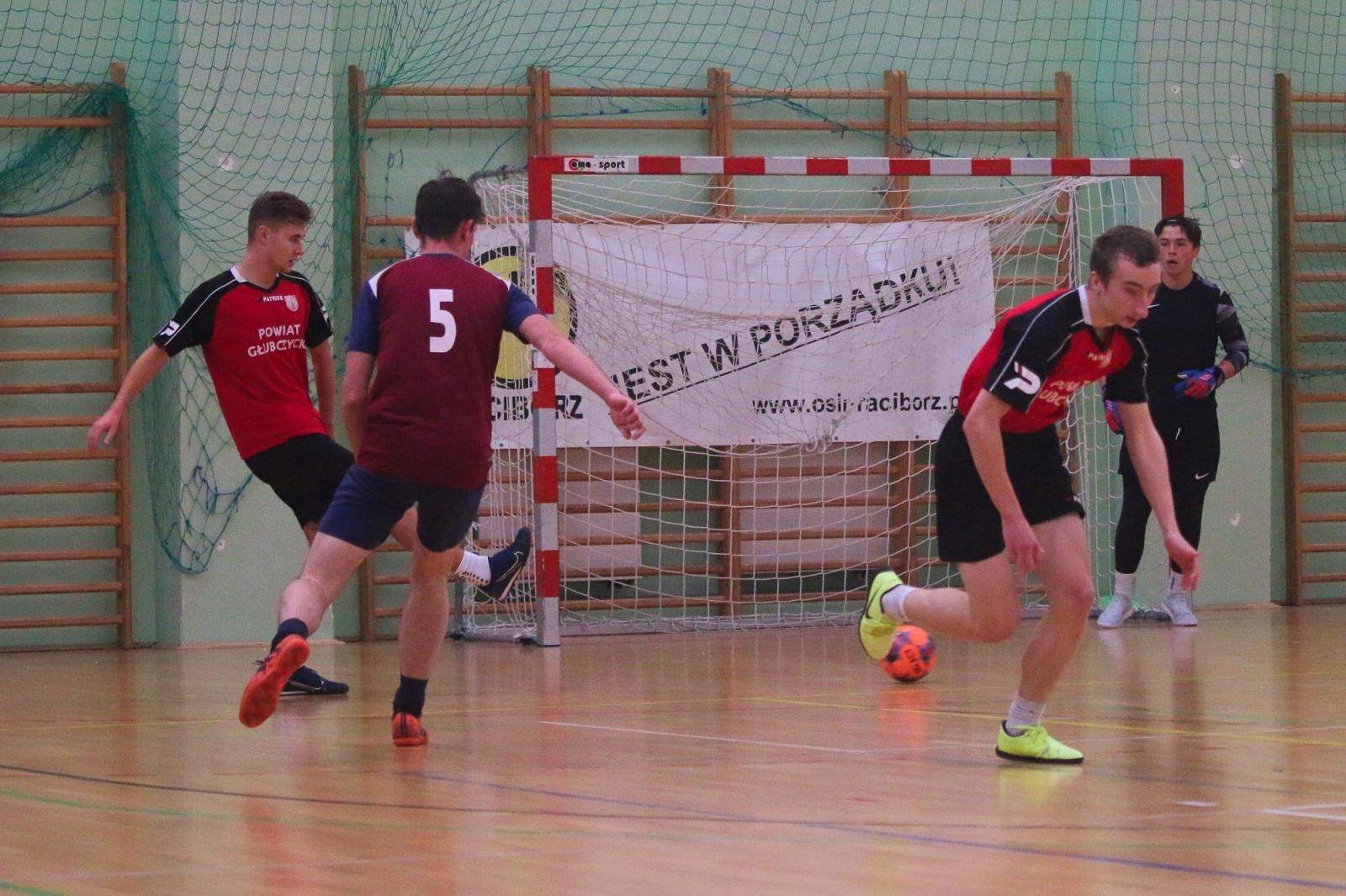 Zdjęcie w galerii na portalu naszraciborz.pl: Drużyna Mechanika wygrywa Makroregionalny Turniej Halowej Piłki Nożnej wiadomości z regionu