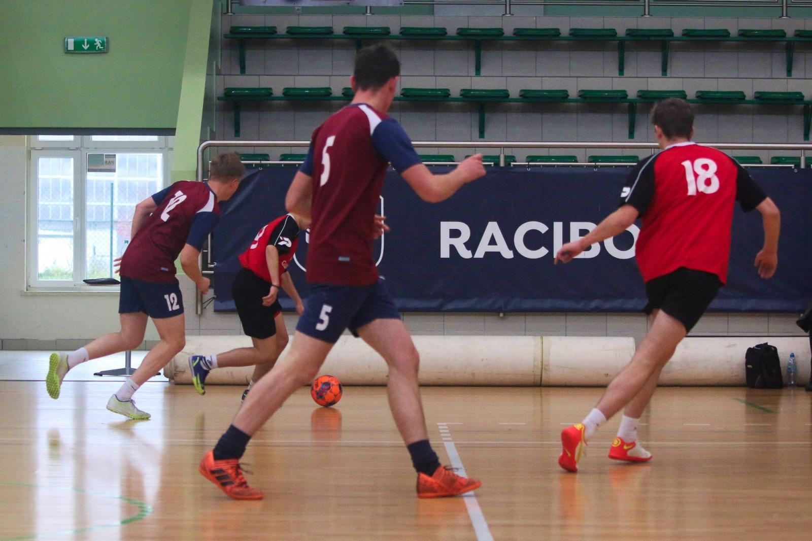 Zdjęcie w galerii na portalu naszraciborz.pl: Drużyna Mechanika wygrywa Makroregionalny Turniej Halowej Piłki Nożnej wiadomości z regionu