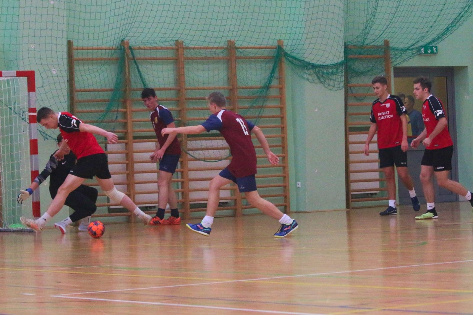 Zdjęcie w galerii na portalu naszraciborz.pl: Drużyna Mechanika wygrywa Makroregionalny Turniej Halowej Piłki Nożnej wiadomości z regionu
