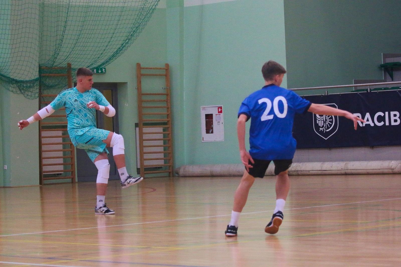 Zdjęcie w galerii na portalu naszraciborz.pl: Drużyna Mechanika wygrywa Makroregionalny Turniej Halowej Piłki Nożnej wiadomości z regionu